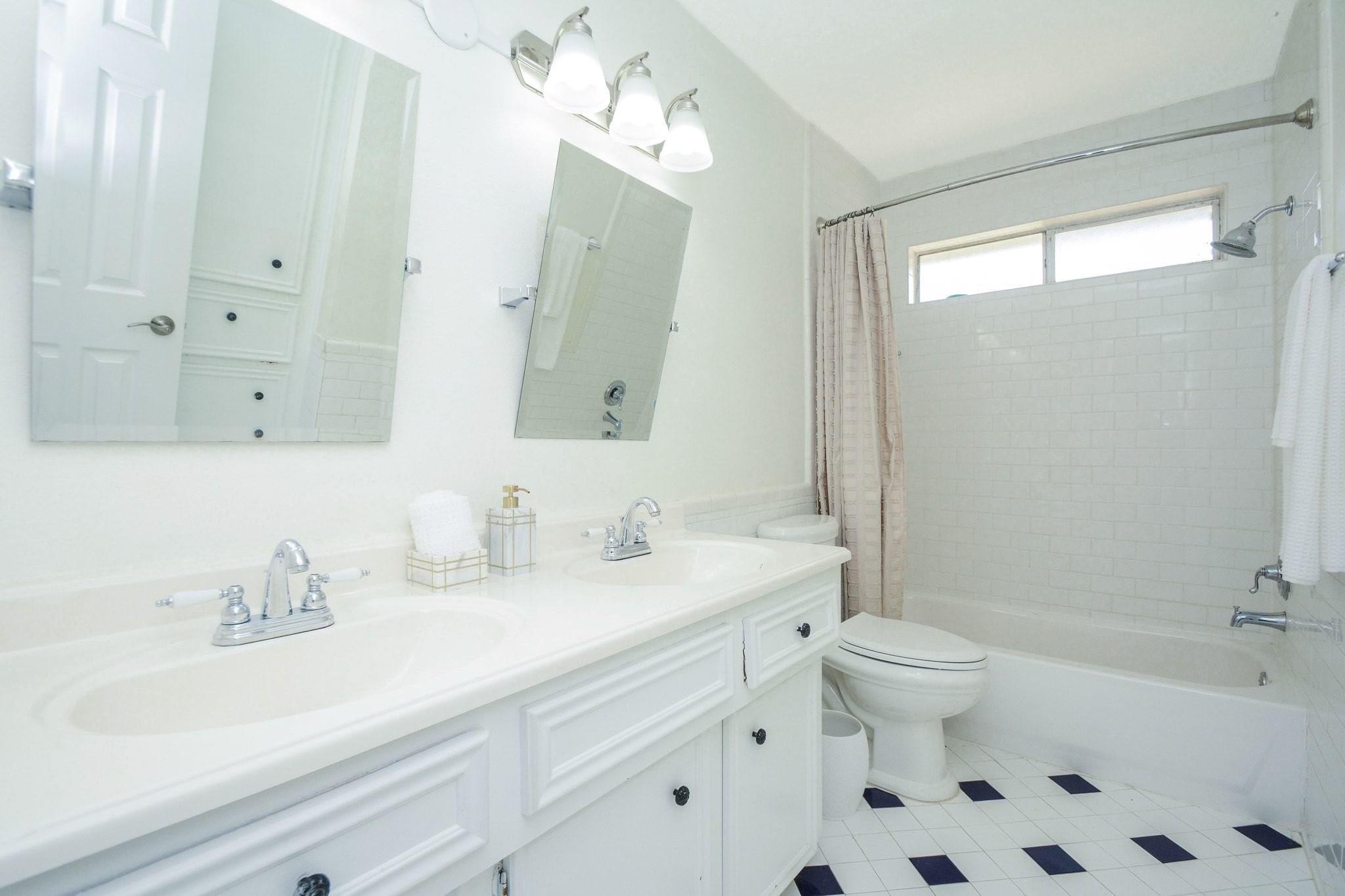 6650 Grove Field Lane Property Photo 13
