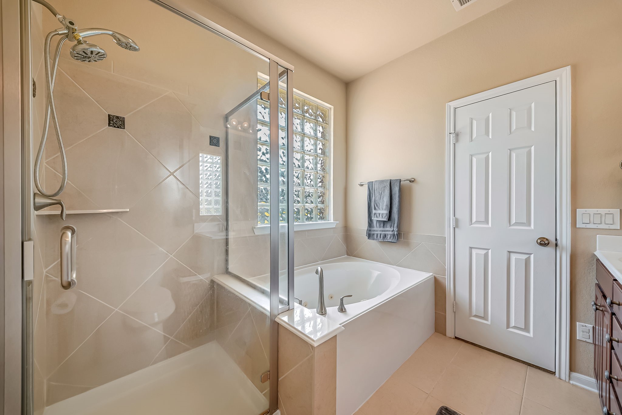 6835 Blue Glade Drive Property Photo 8