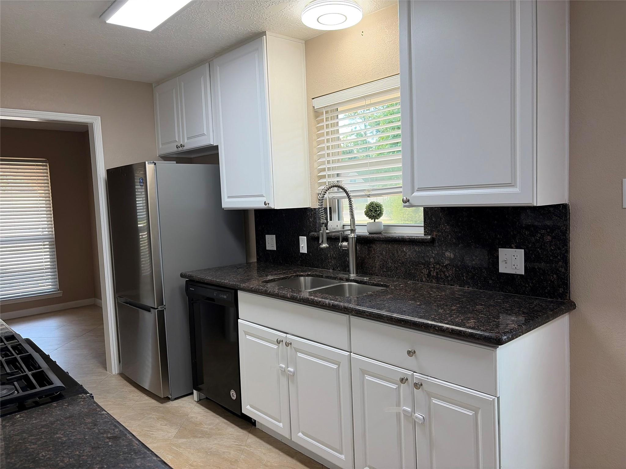 28922 Savannah Drive Property Photo 1