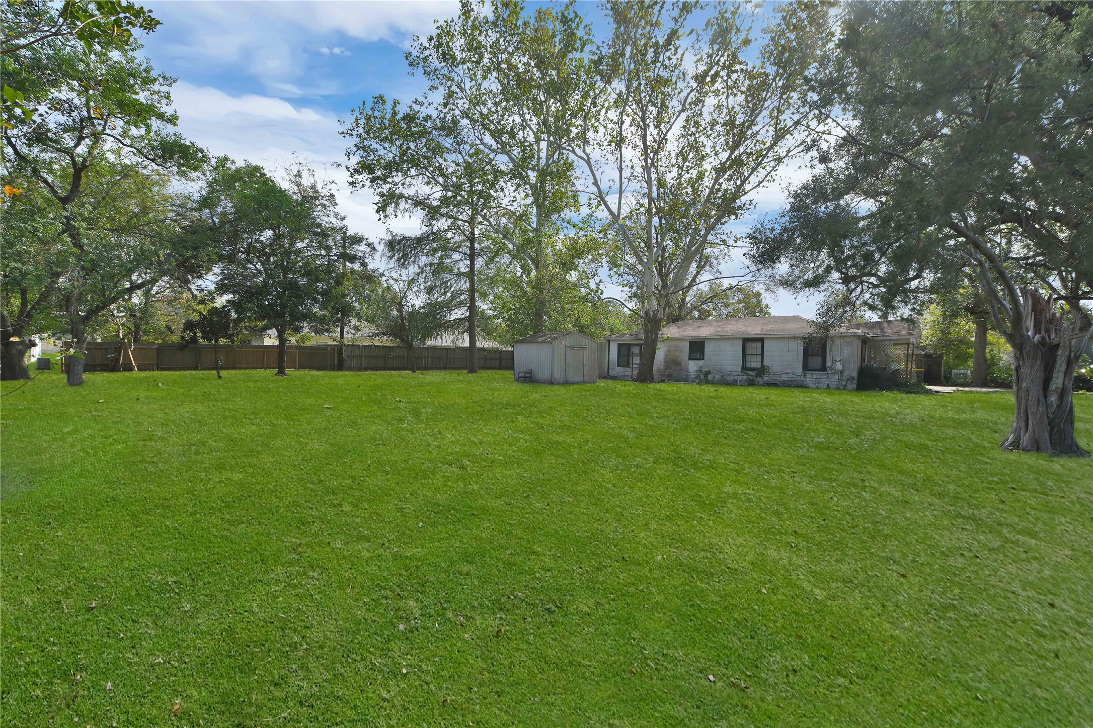 2531 S Grand Boulevard Property Photo 6