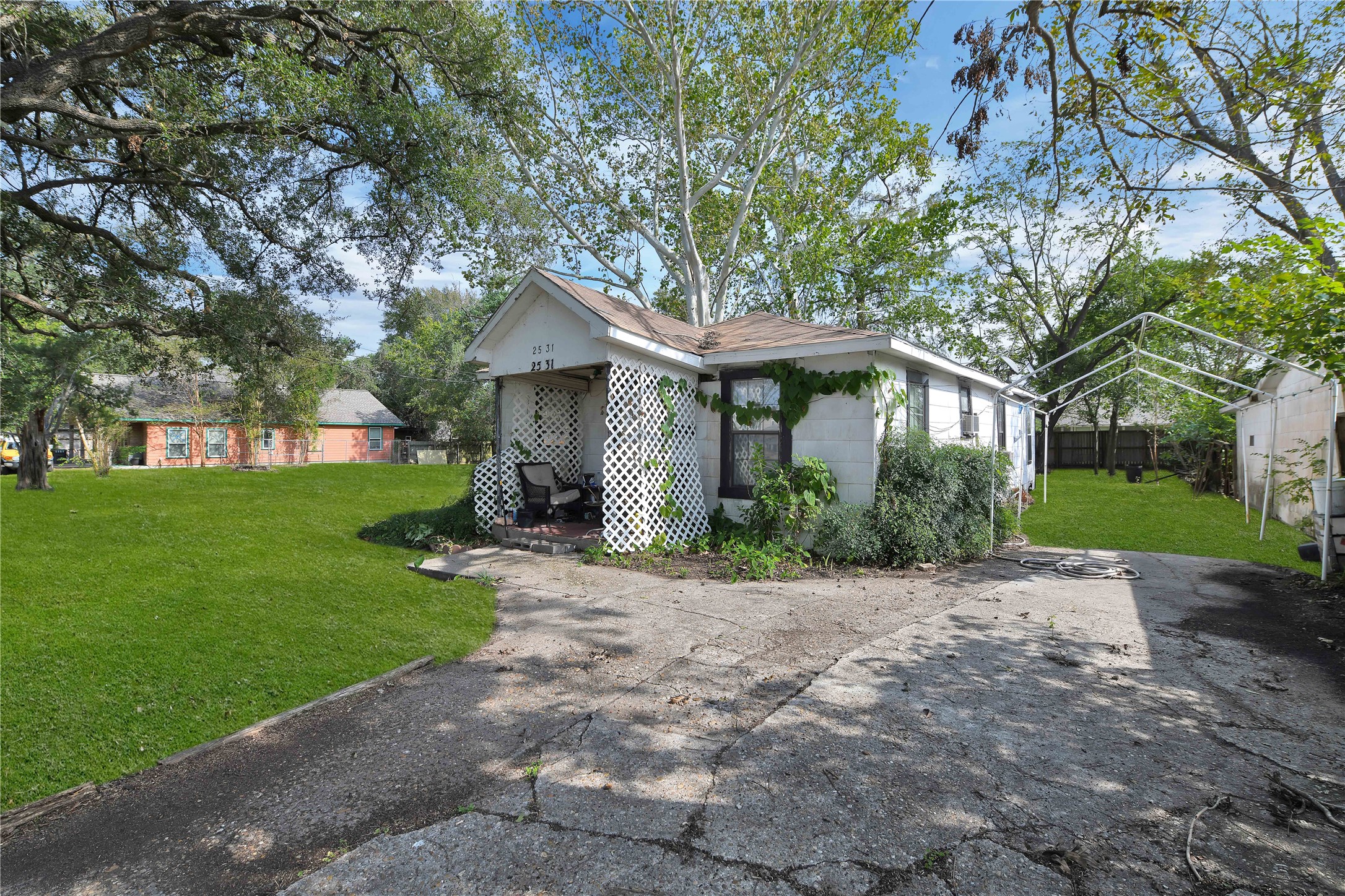2531 S Grand Boulevard Property Photo 12
