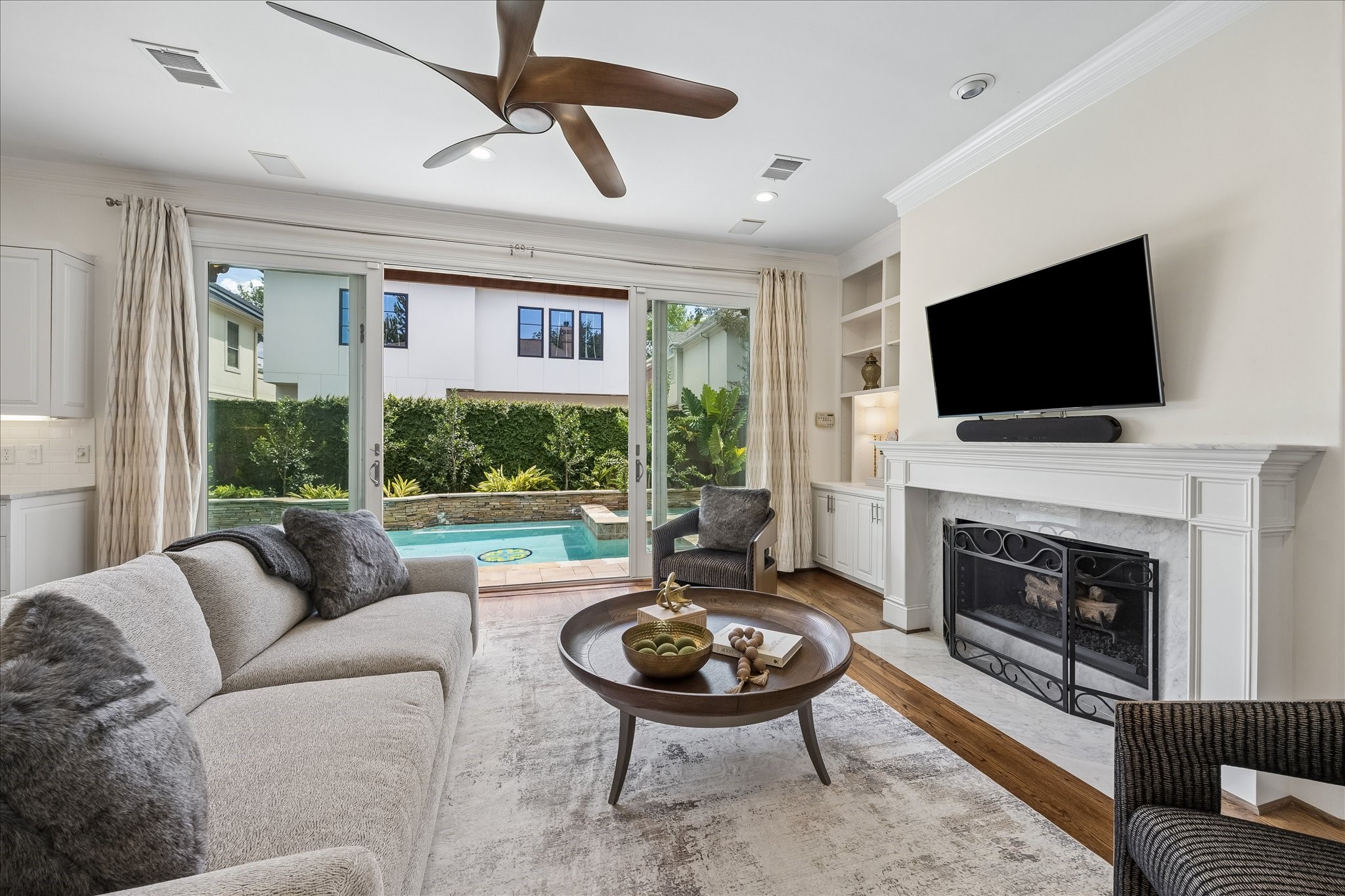 4111 Sunset Boulevard Property Photo 3