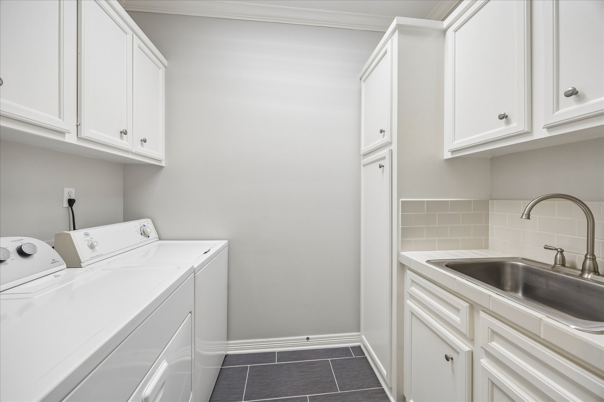 4111 Sunset Boulevard Property Photo 28