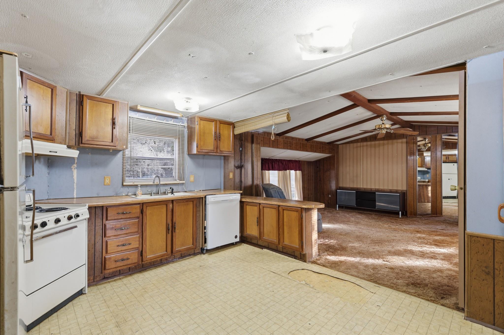 100 Windwood Circle Property Photo 4