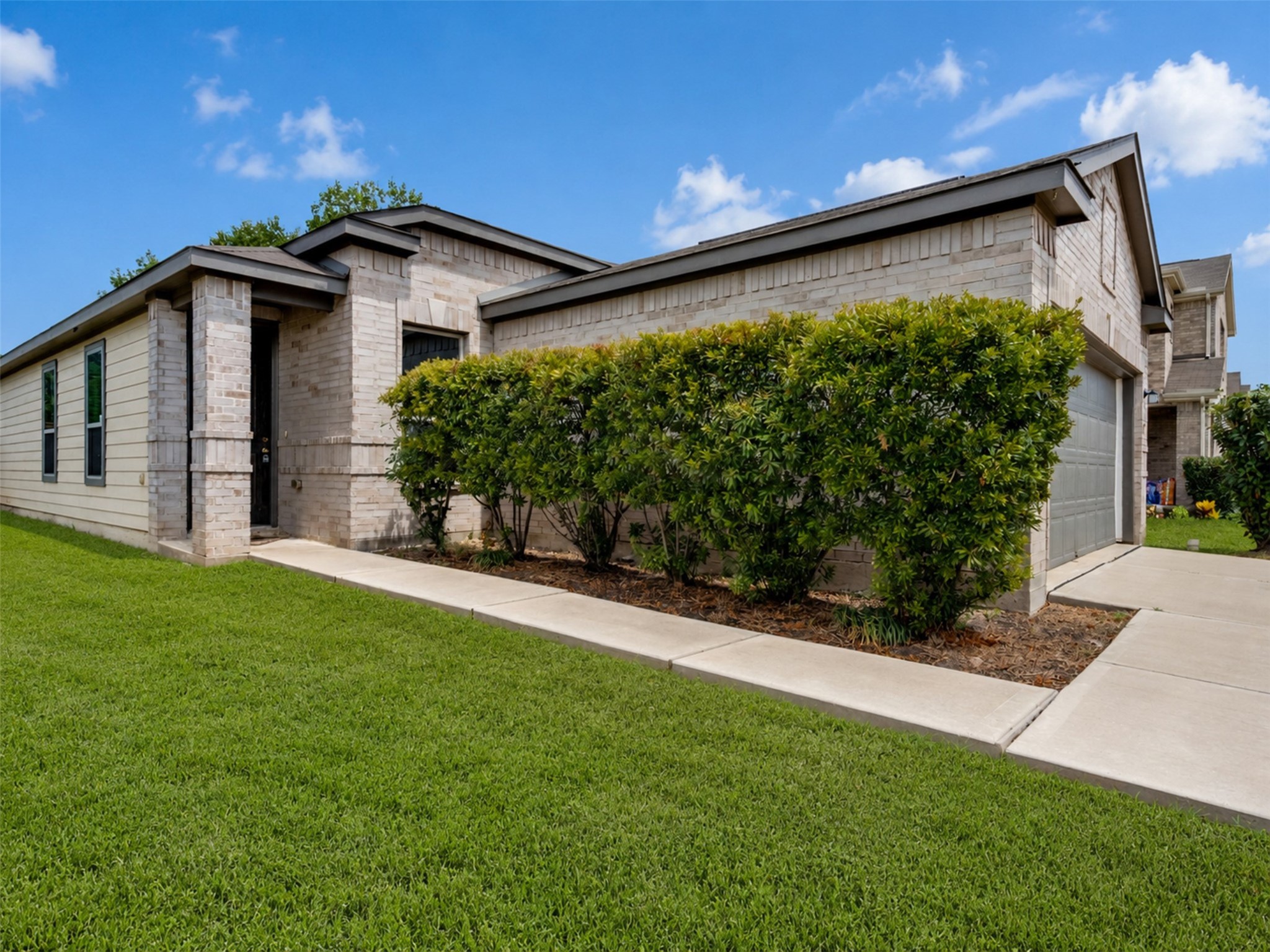 6011 Whitewing Road Property Photo 2