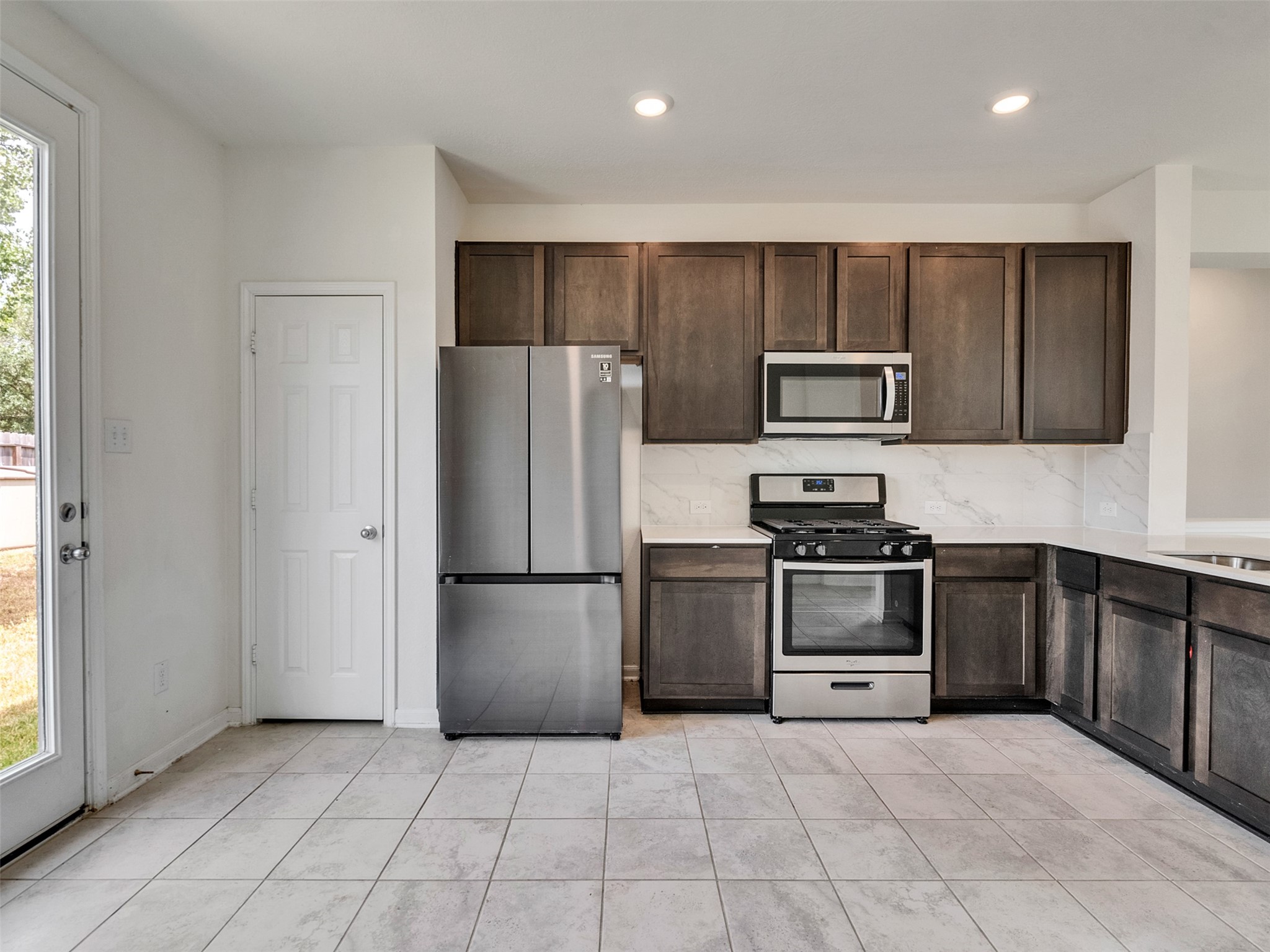 6011 Whitewing Road Property Photo 3