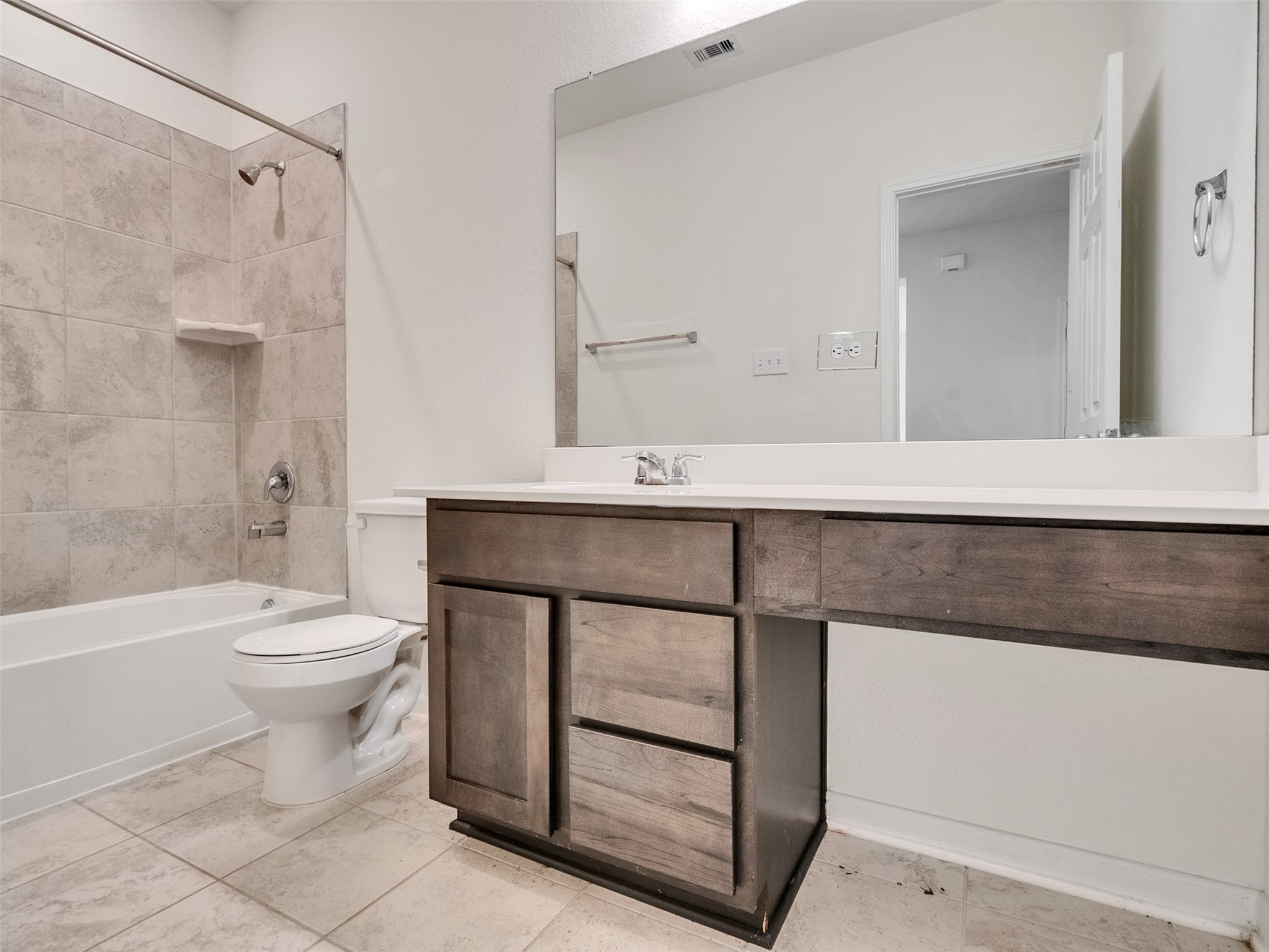 6011 Whitewing Road Property Photo 9