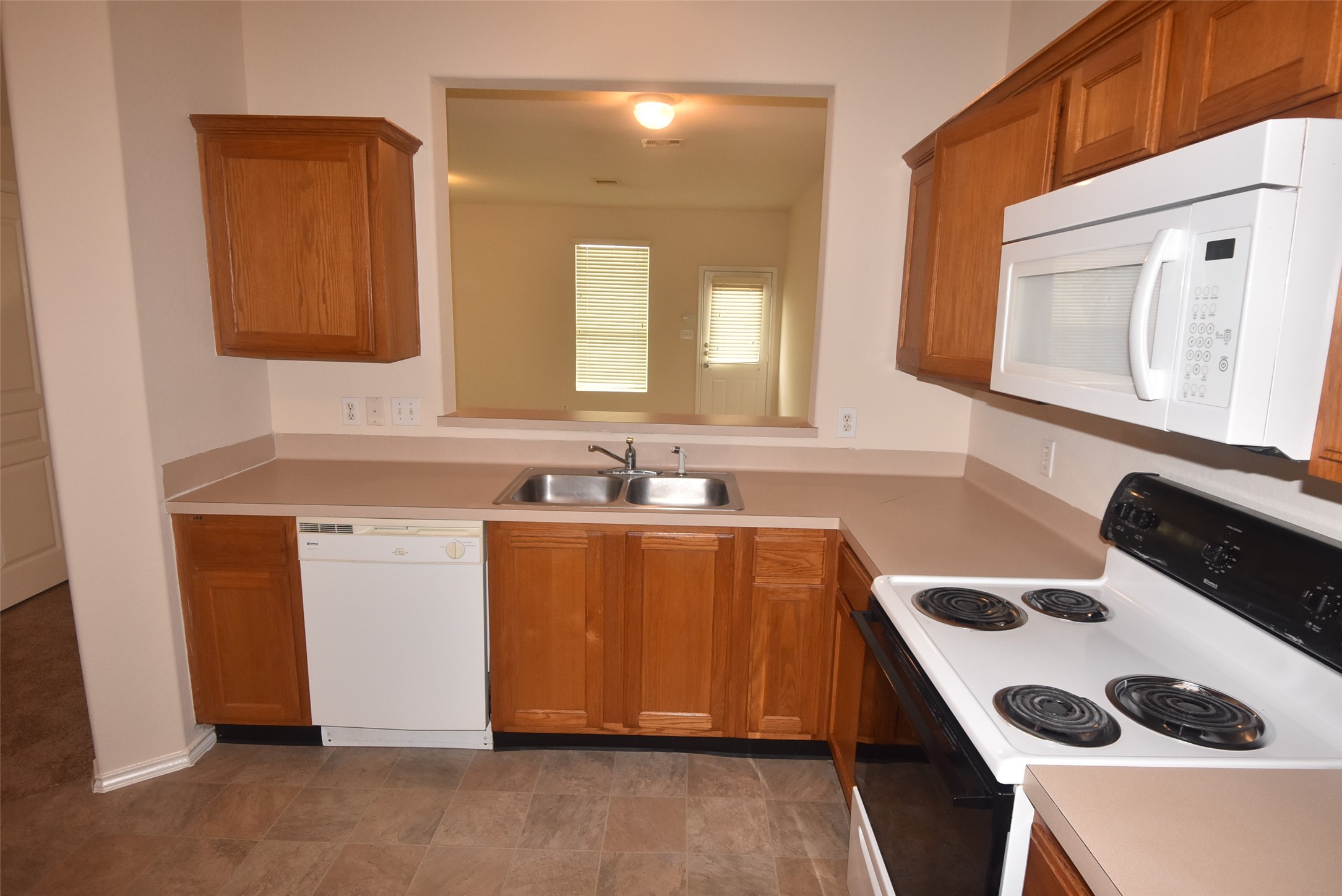 16807 Mammoth Springs Dr Property Photo 8