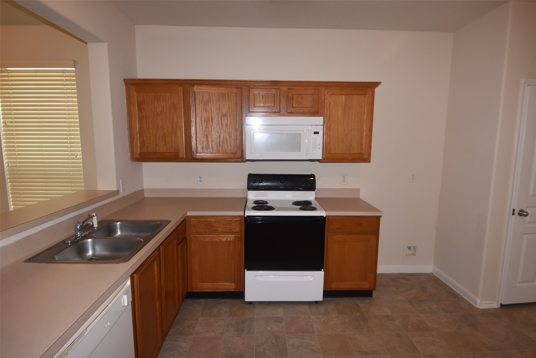16807 Mammoth Springs Dr Property Photo 11