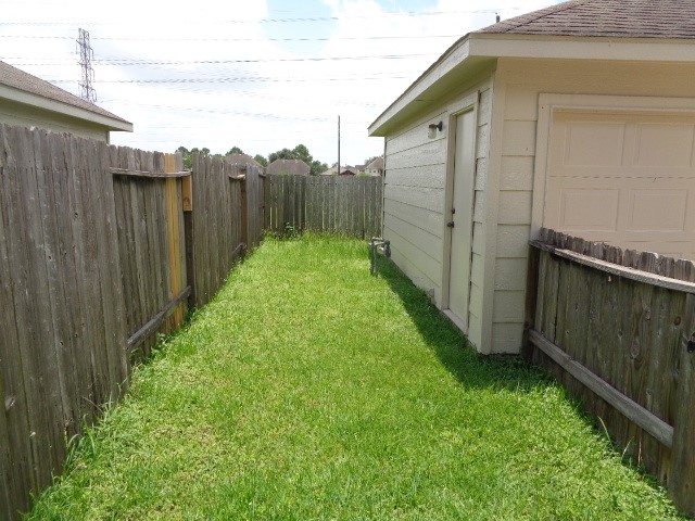 16807 Mammoth Springs Dr Property Photo 35