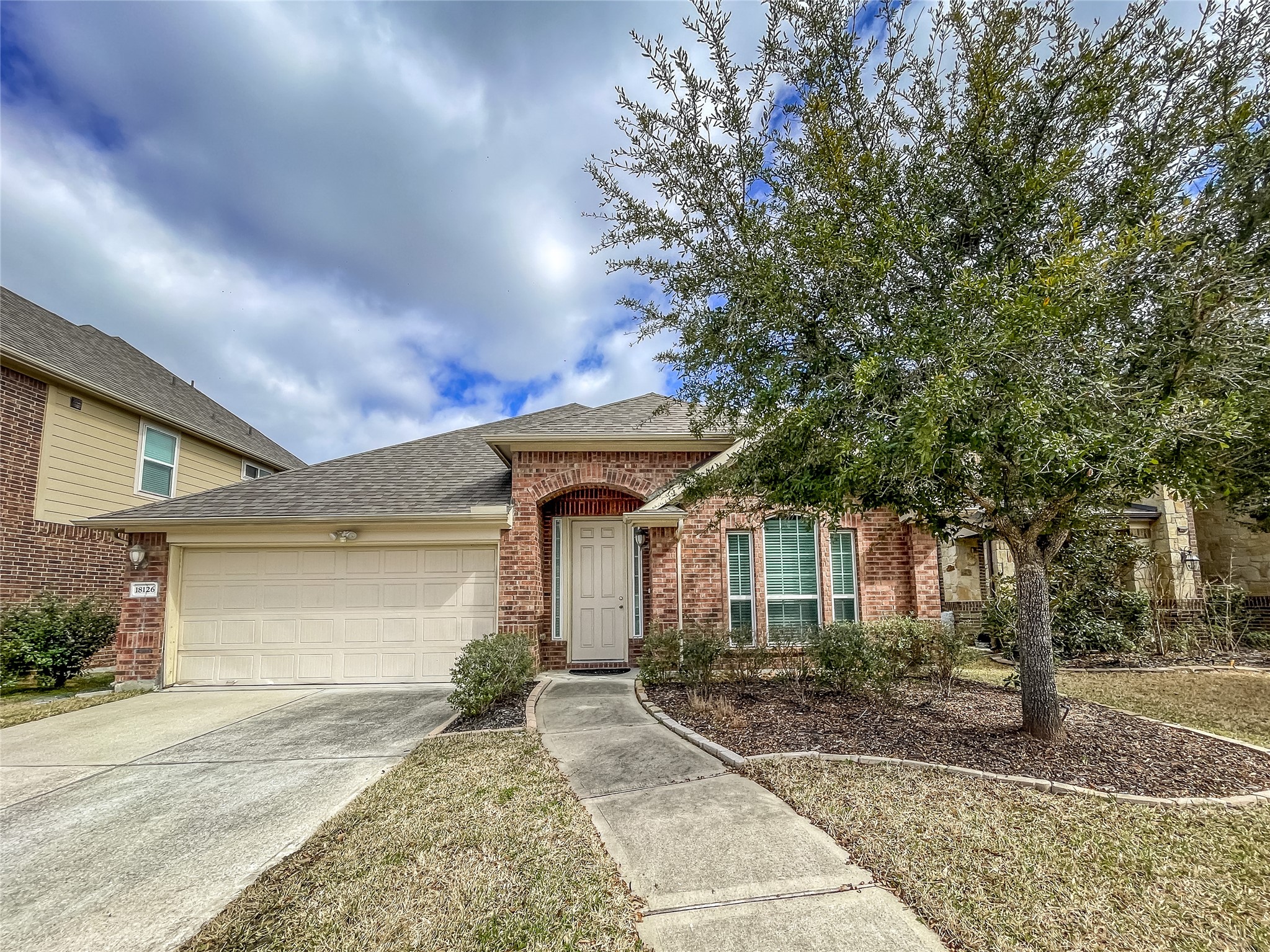 18126 Golden Falls Lane Property Photo 3
