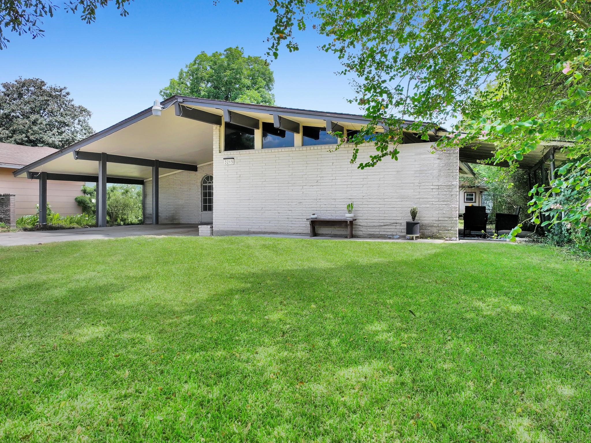 3215 Callaway Drive Property Photo 1