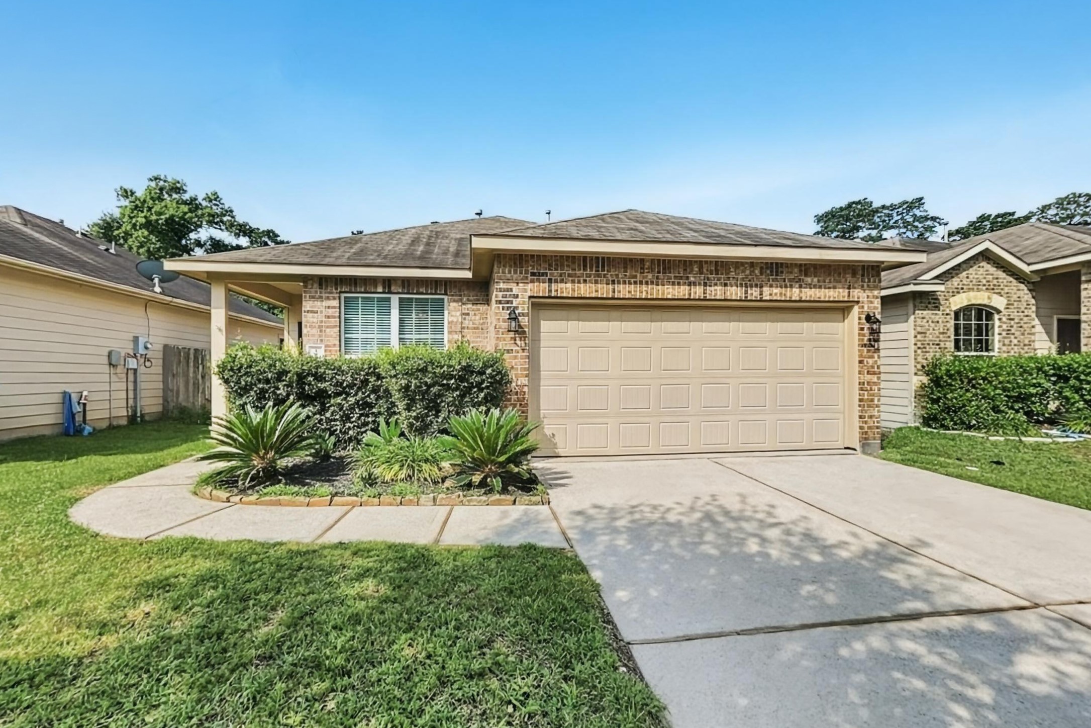 10016 Sterling Place Drive Property Photo 1