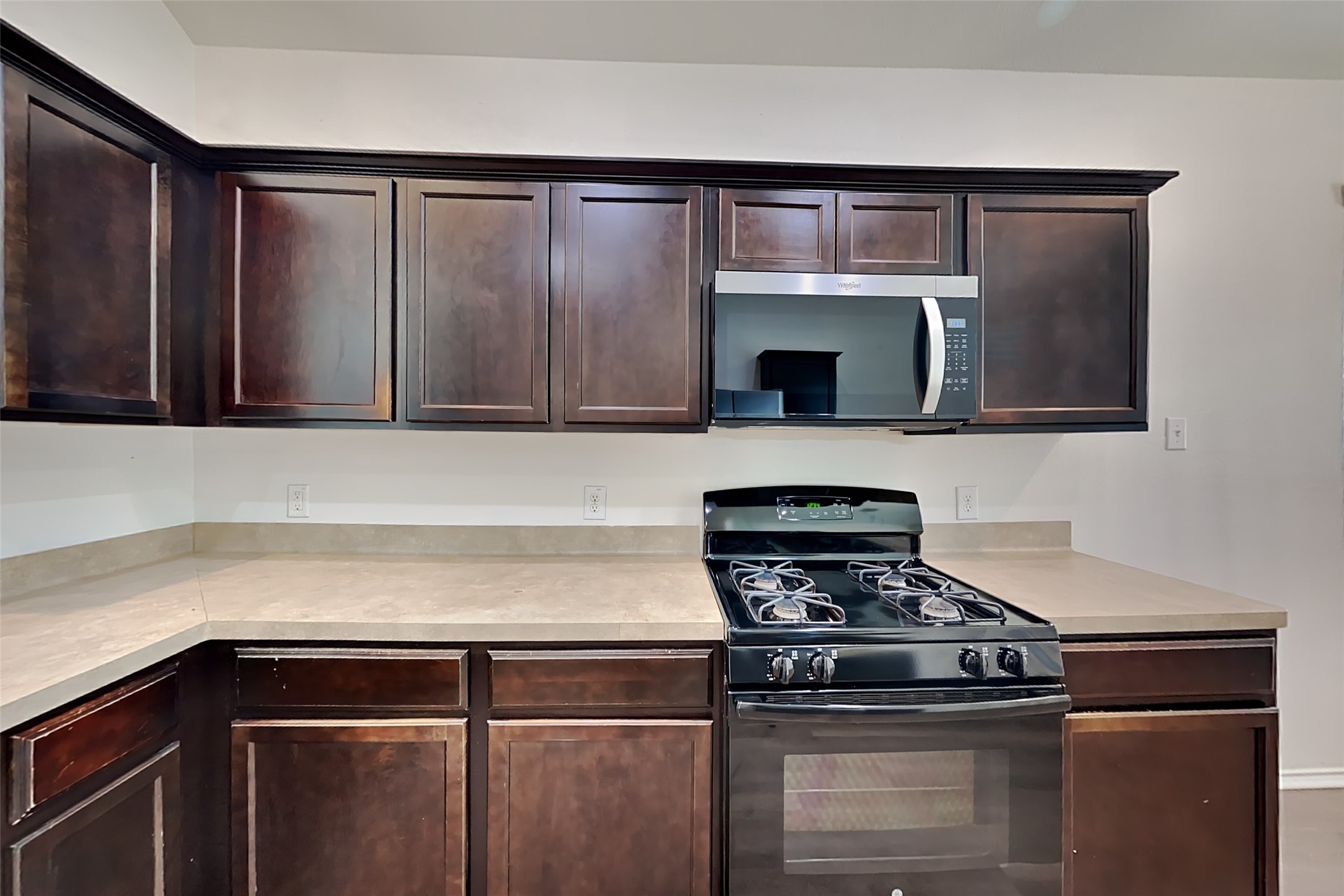 10016 Sterling Place Drive Property Photo 3