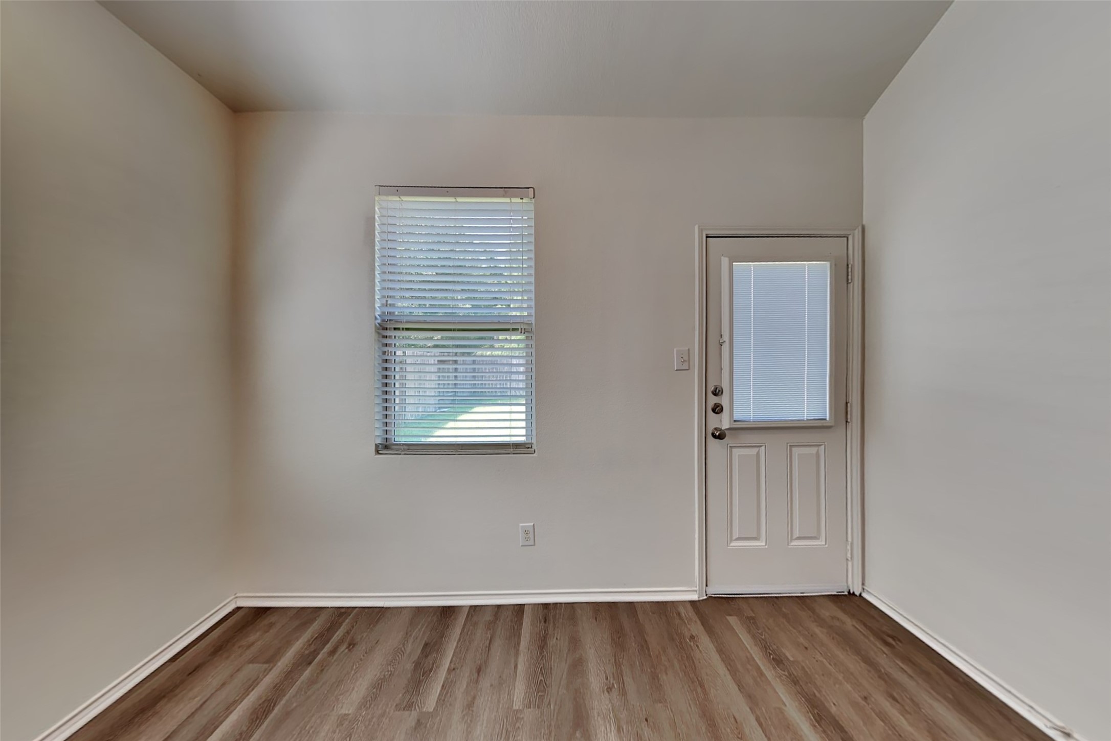 10016 Sterling Place Drive Property Photo 4