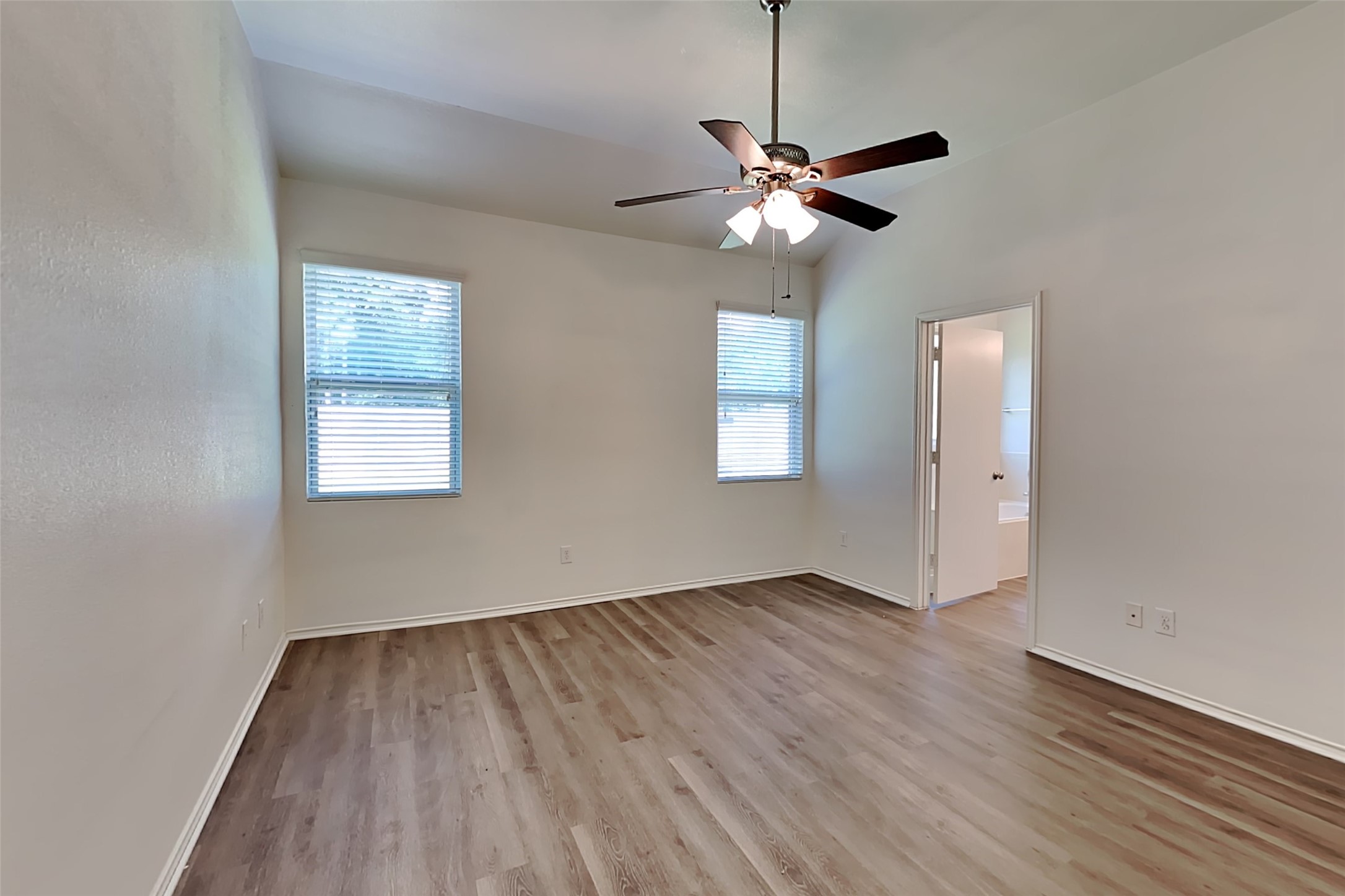 10016 Sterling Place Drive Property Photo 9