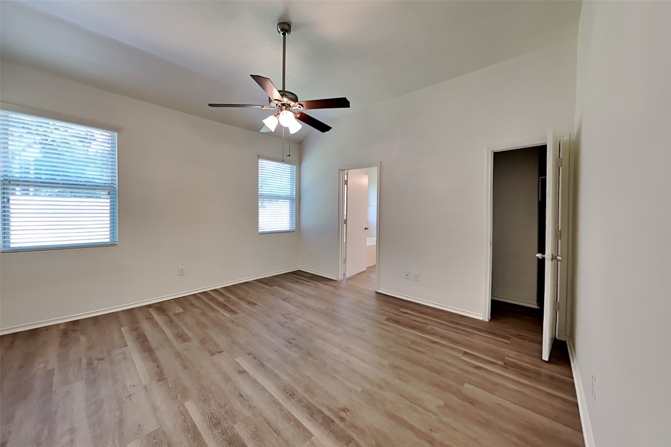 10016 Sterling Place Drive Property Photo 10