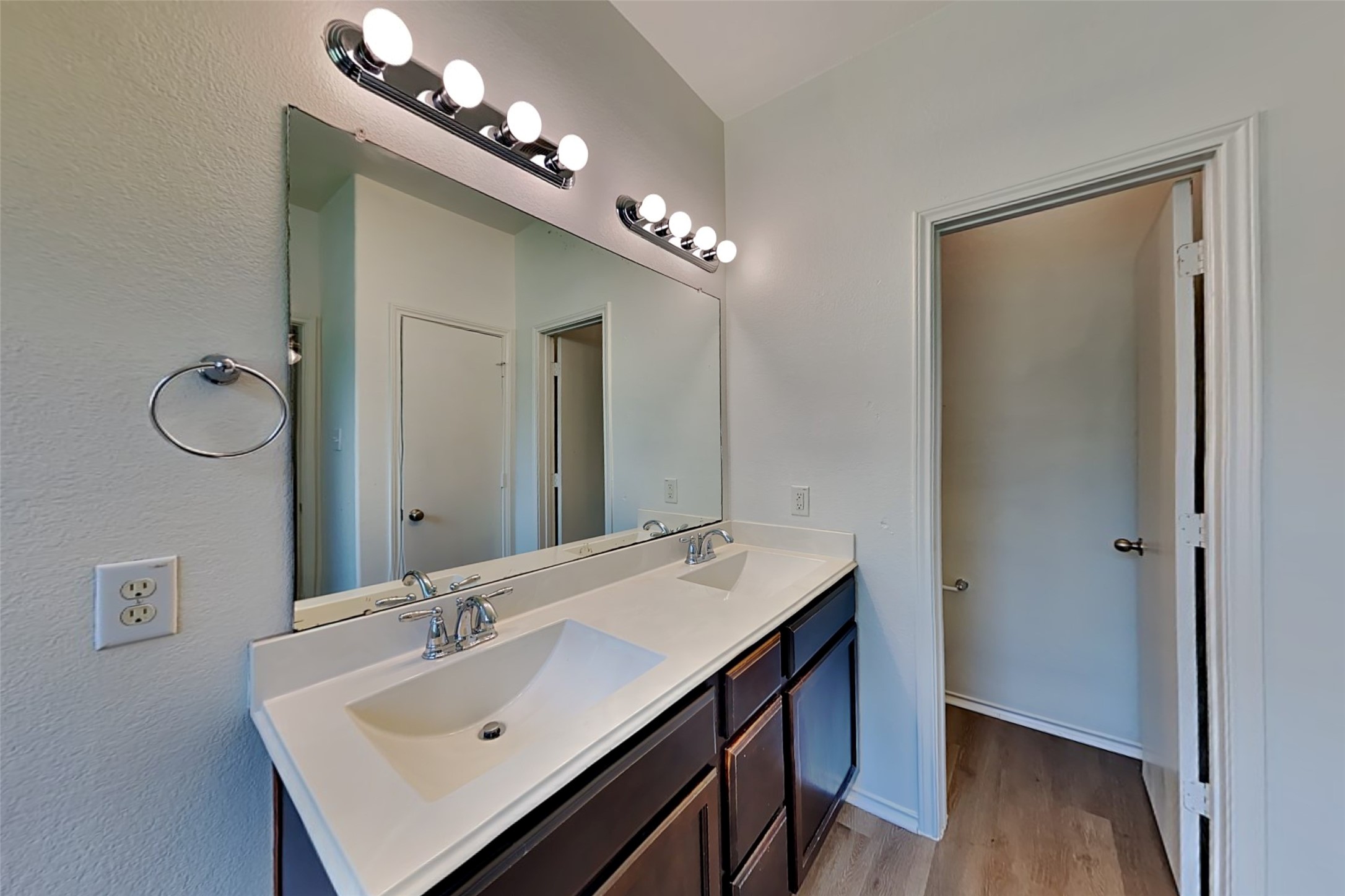 10016 Sterling Place Drive Property Photo 11