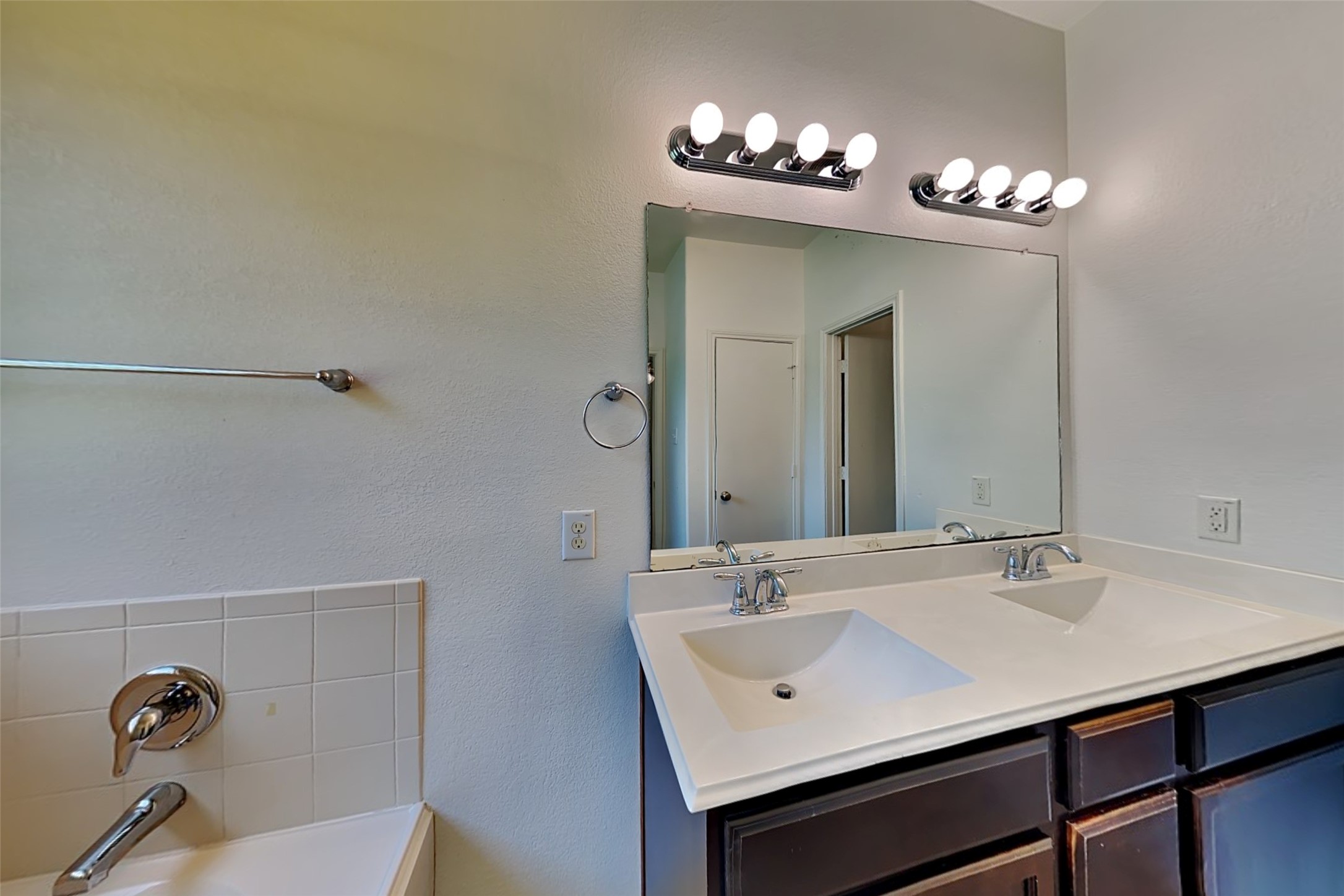 10016 Sterling Place Drive Property Photo 12