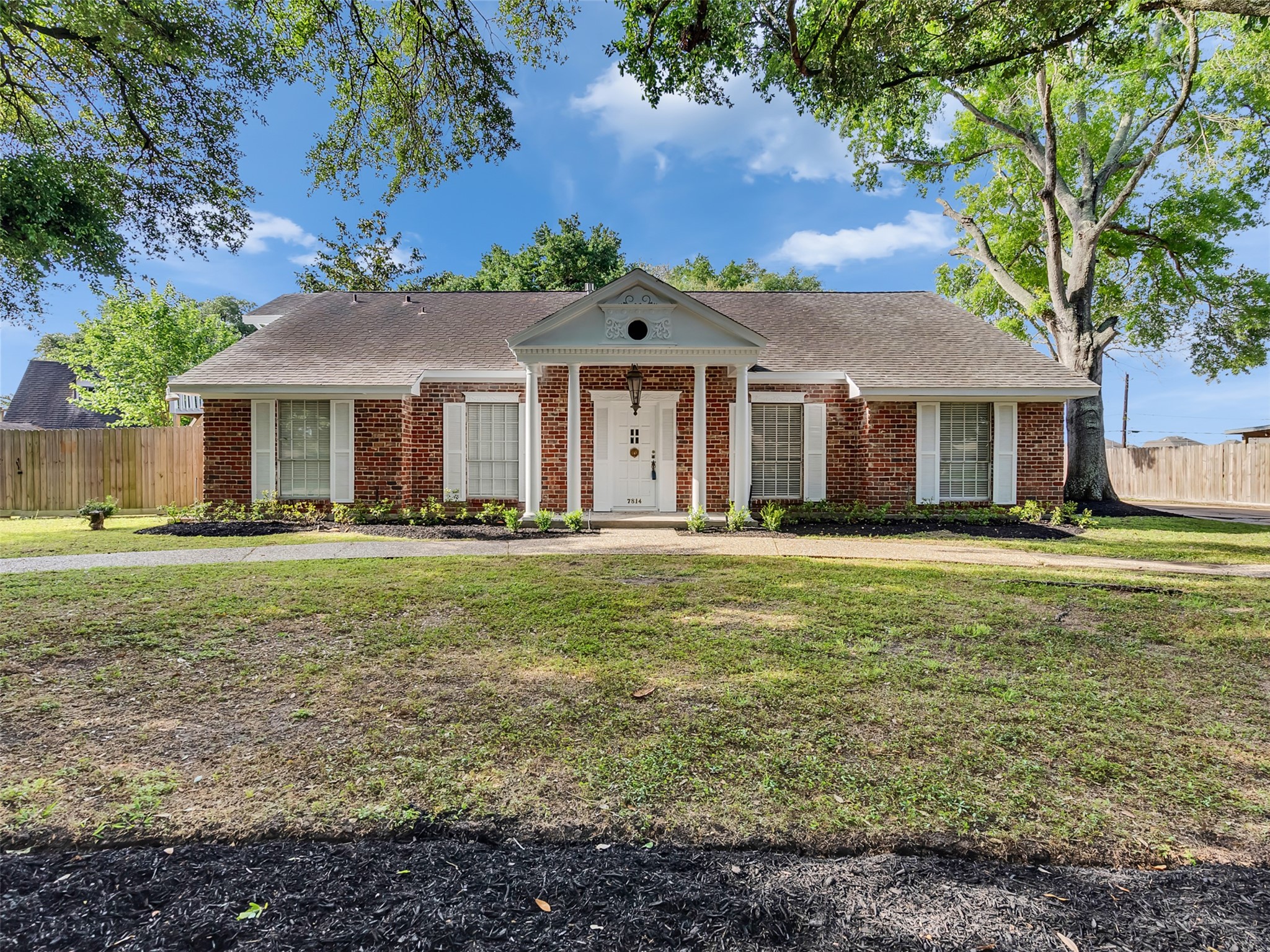 7814 Knob Hill Avenue Property Photo