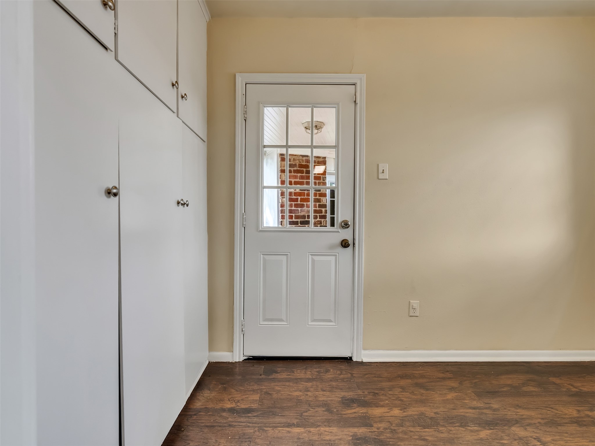 7814 Knob Hill Avenue Property Photo 13