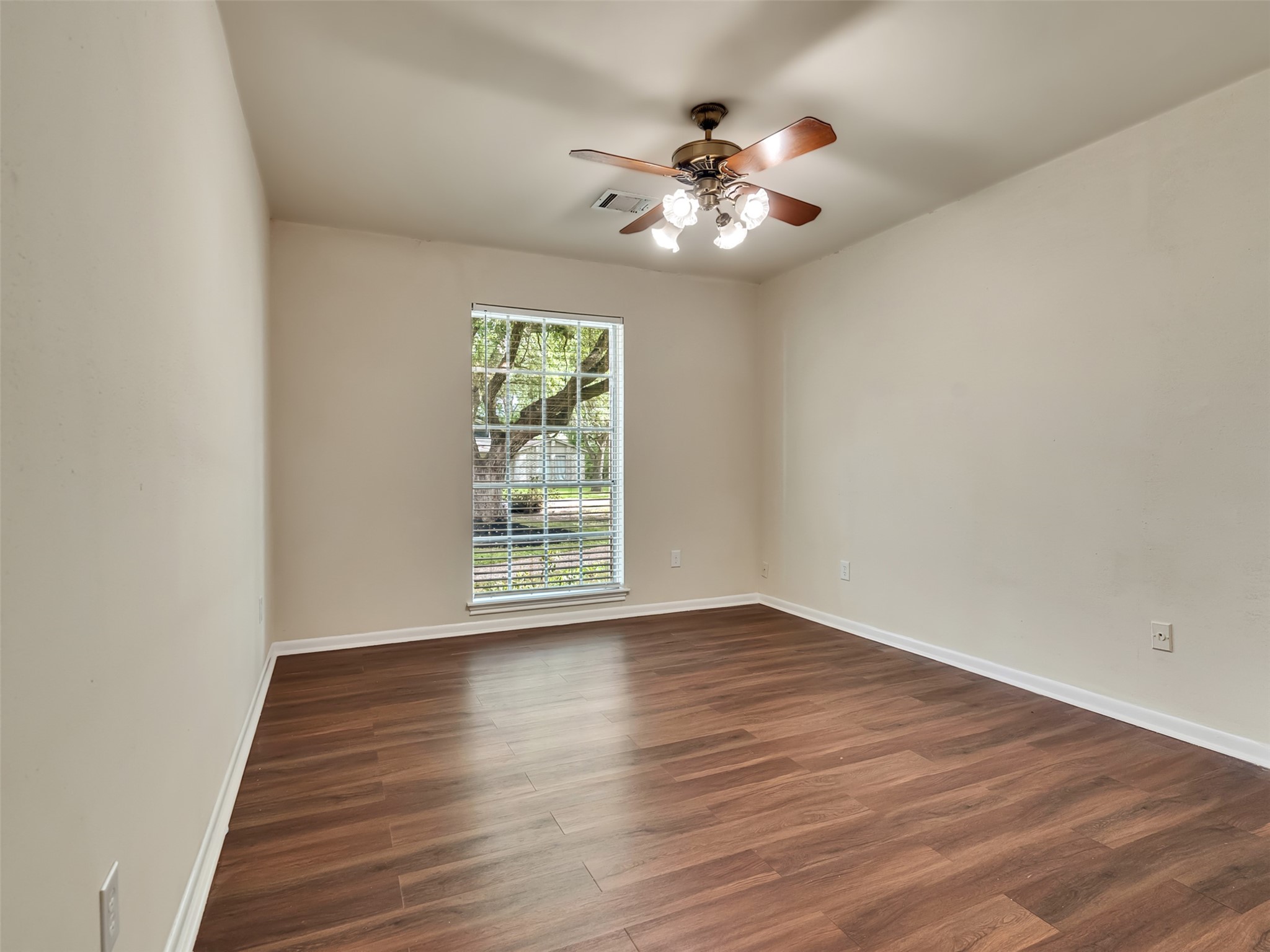 7814 Knob Hill Avenue Property Photo 20