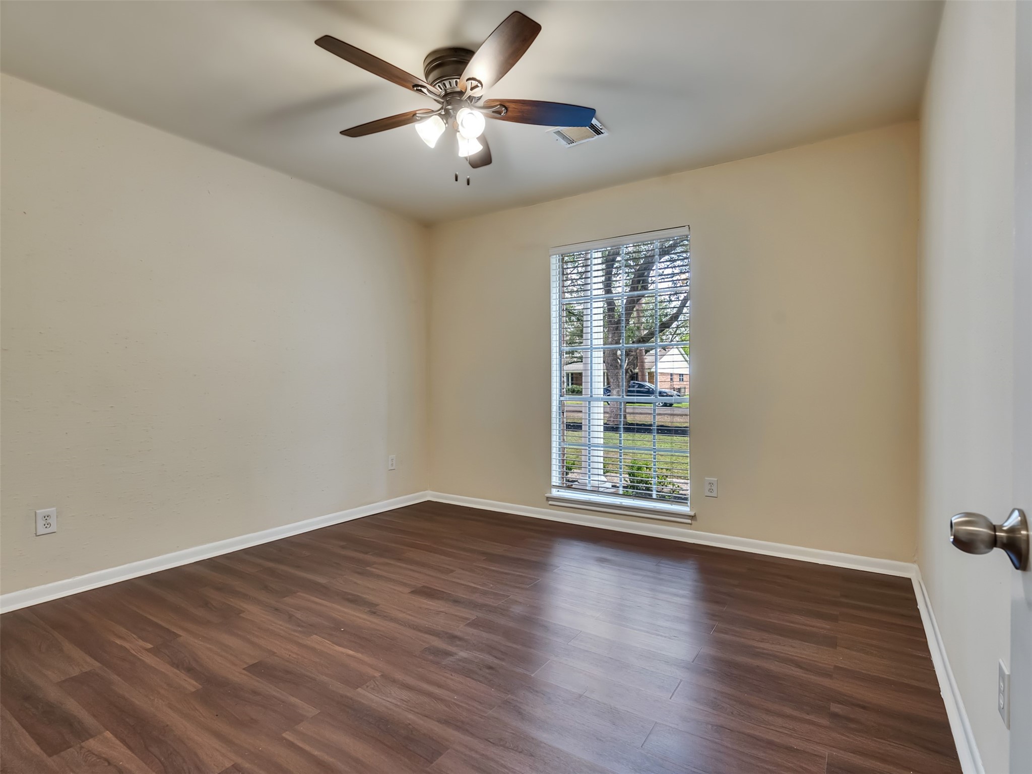 7814 Knob Hill Avenue Property Photo 21