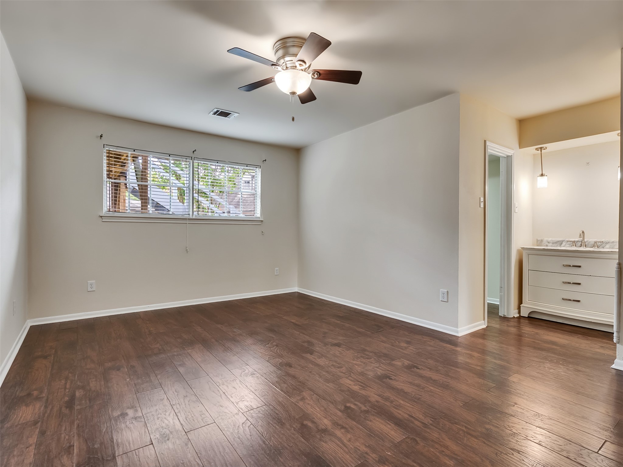 7814 Knob Hill Avenue Property Photo 23