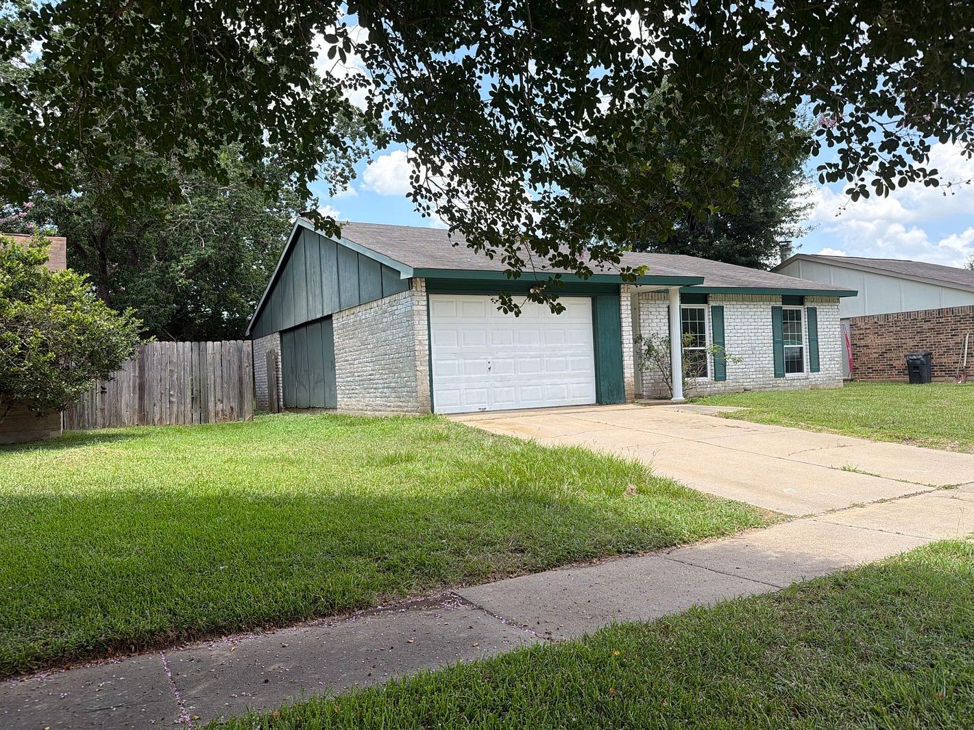 24206 Broken Bow Lane Property Photo 4
