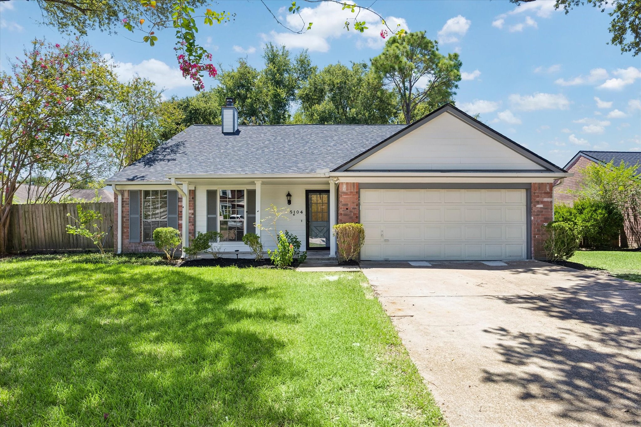 5104 Spring Circle Drive Property Photo 1