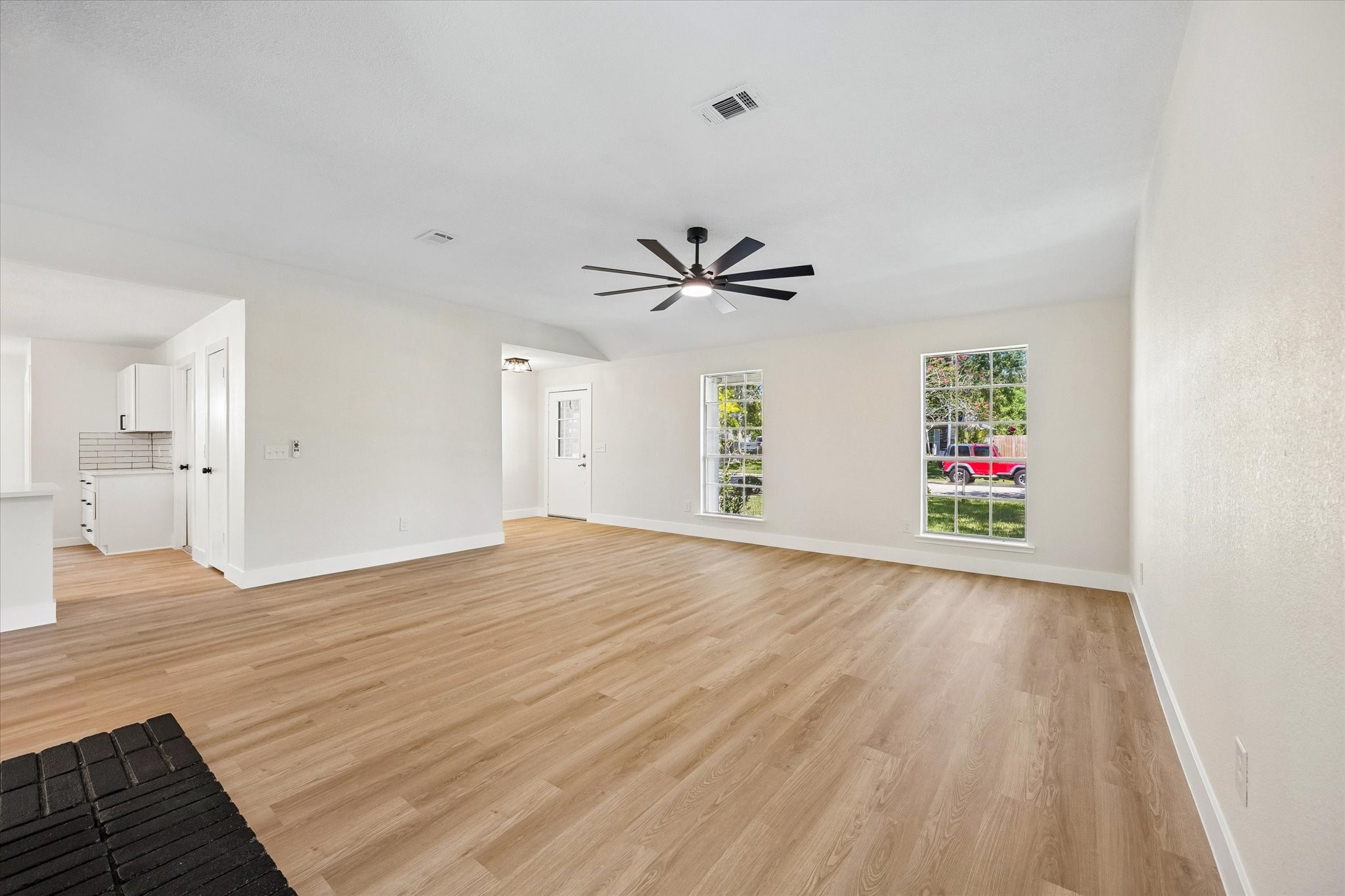 5104 Spring Circle Drive Property Photo 7