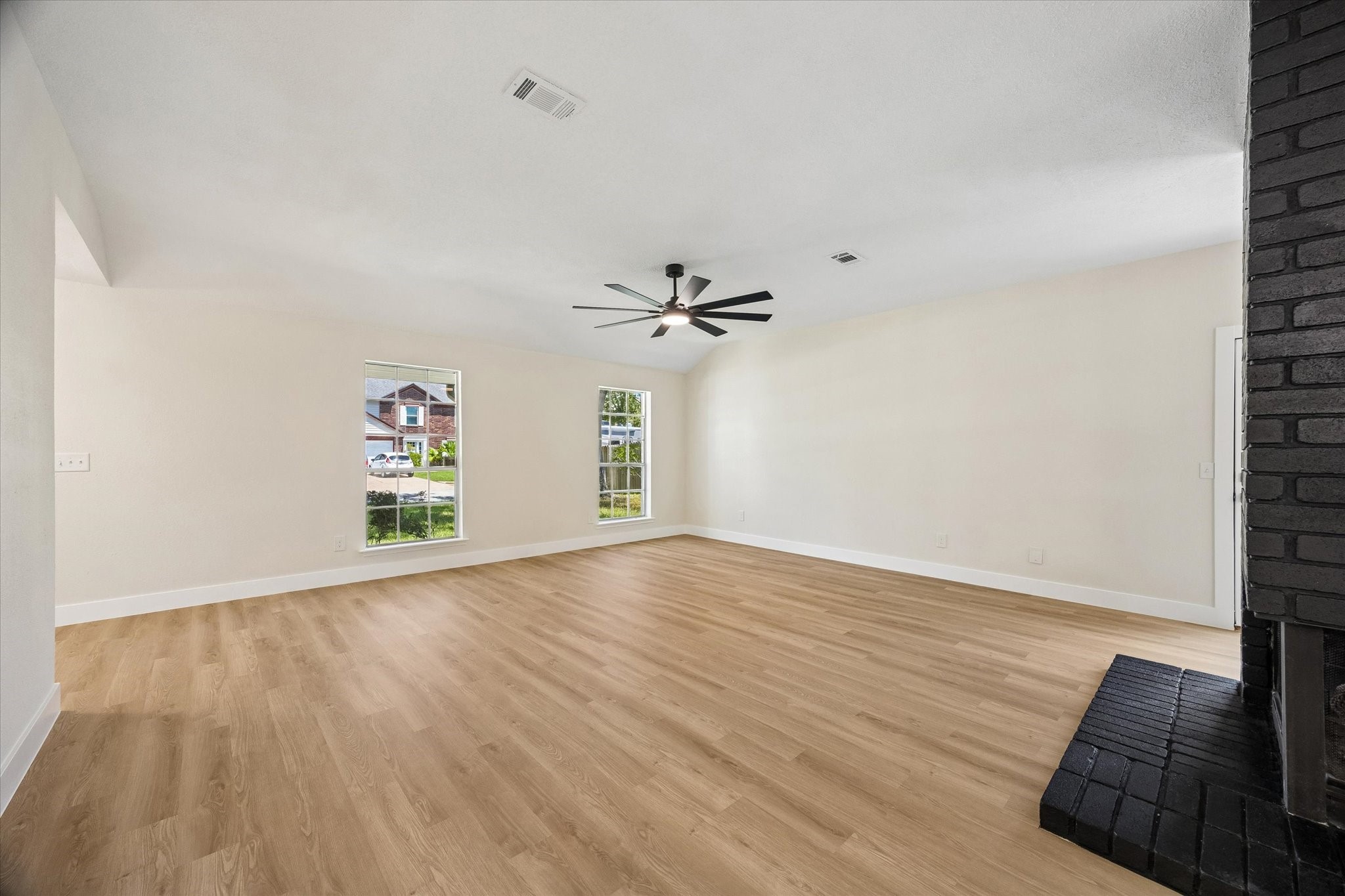 5104 Spring Circle Drive Property Photo 8