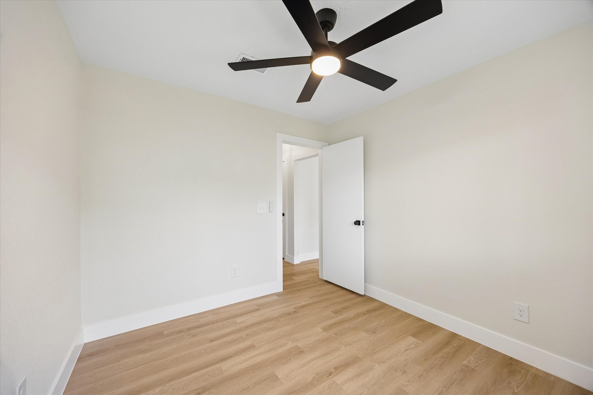 5104 Spring Circle Drive Property Photo 18