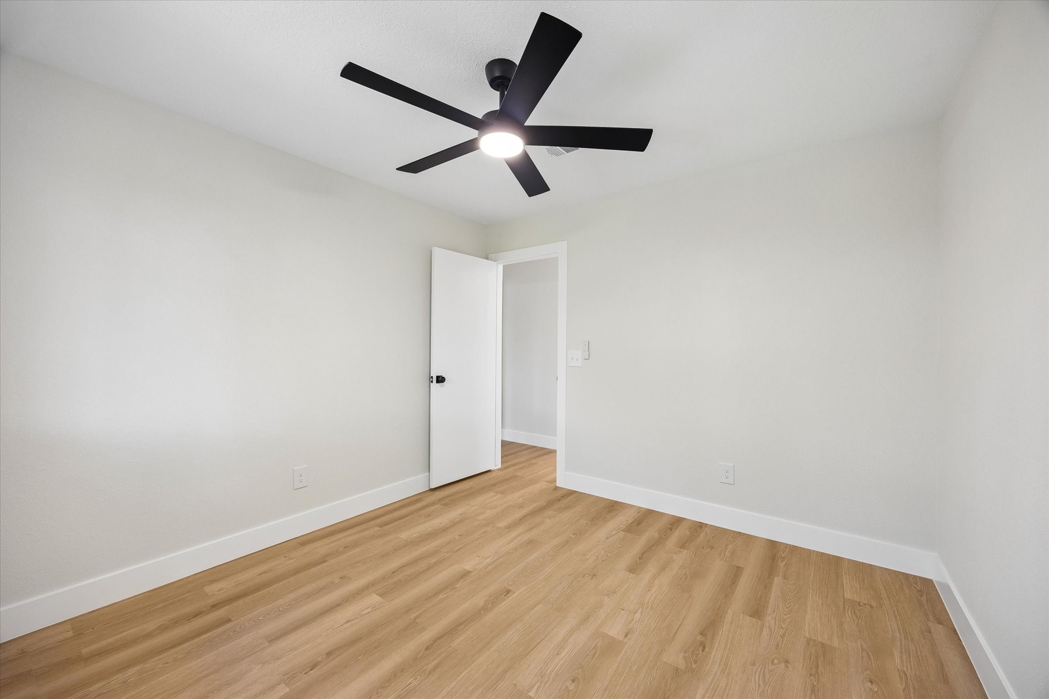 5104 Spring Circle Drive Property Photo 22