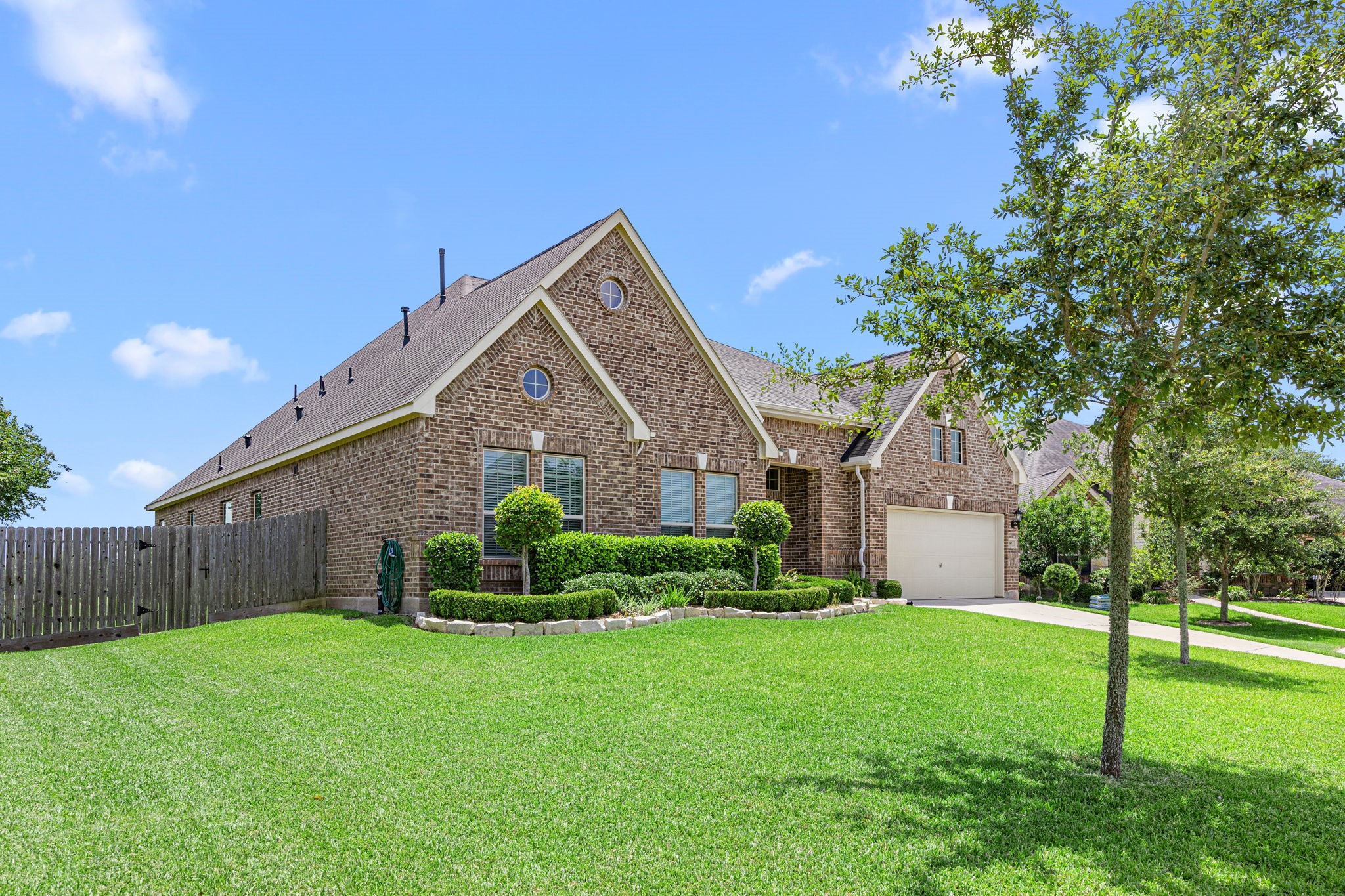 90 Rivercove Lane Property Photo 2