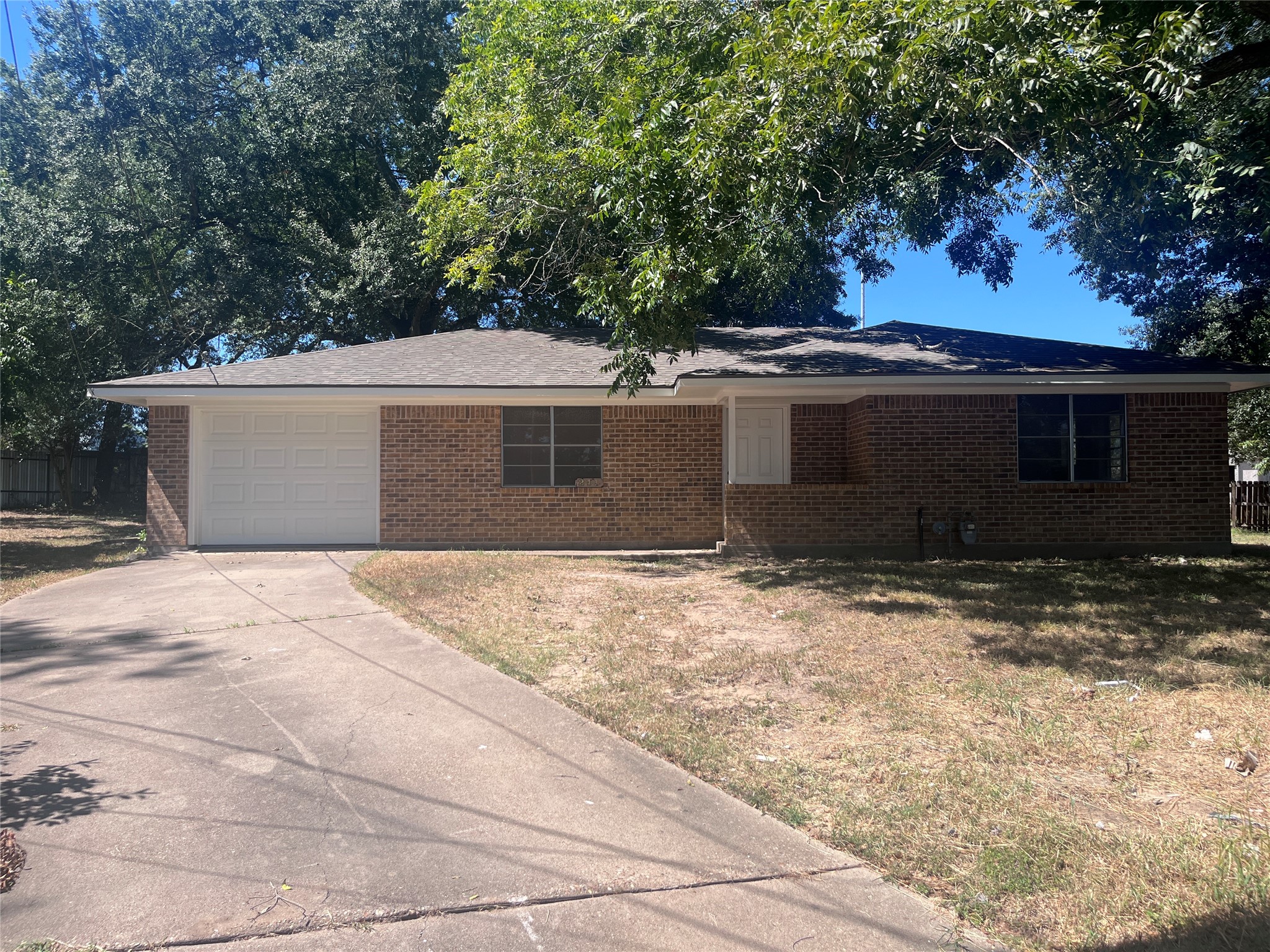 211 Scott Court Property Photo 1