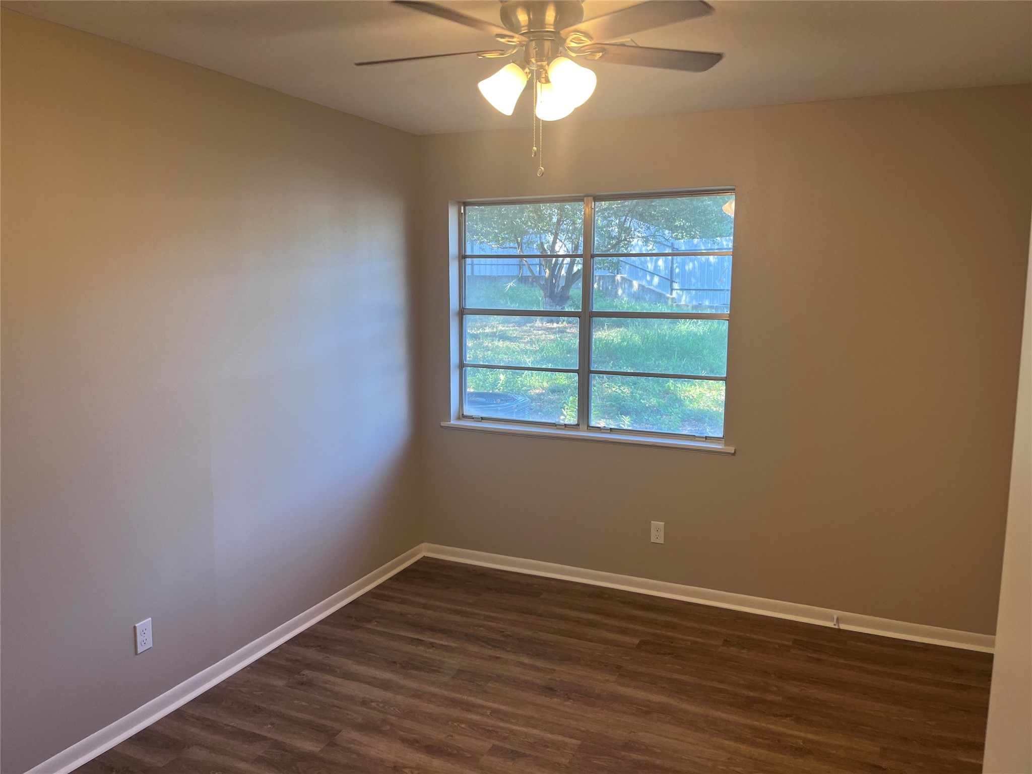 211 Scott Court Property Photo 6