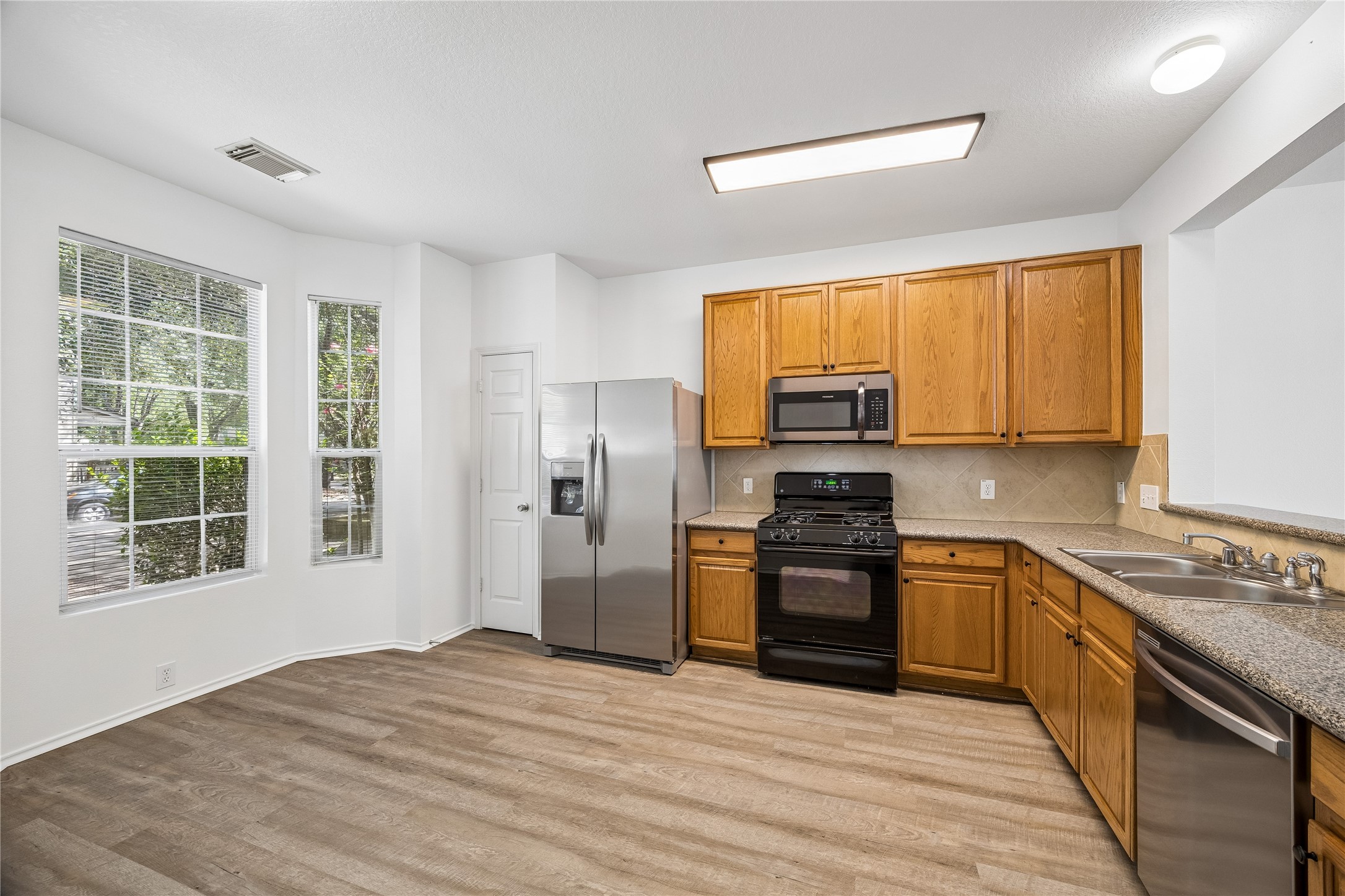 3418 Glenmore Meadow Property Photo 6