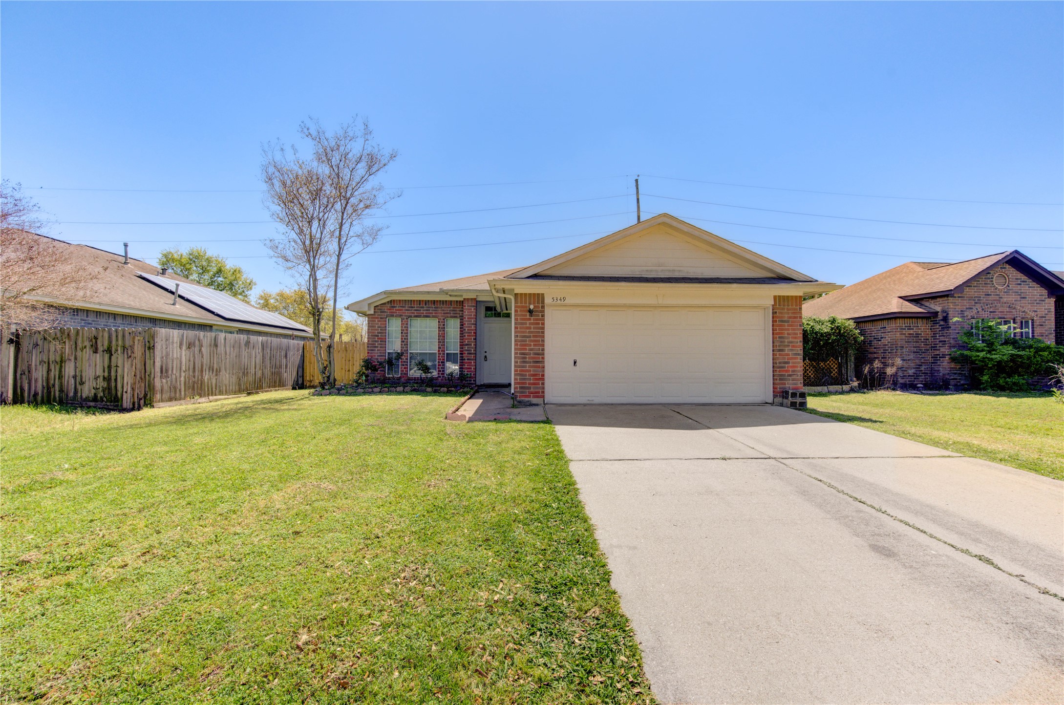5349 Pinewood Terrace Property Photo 2
