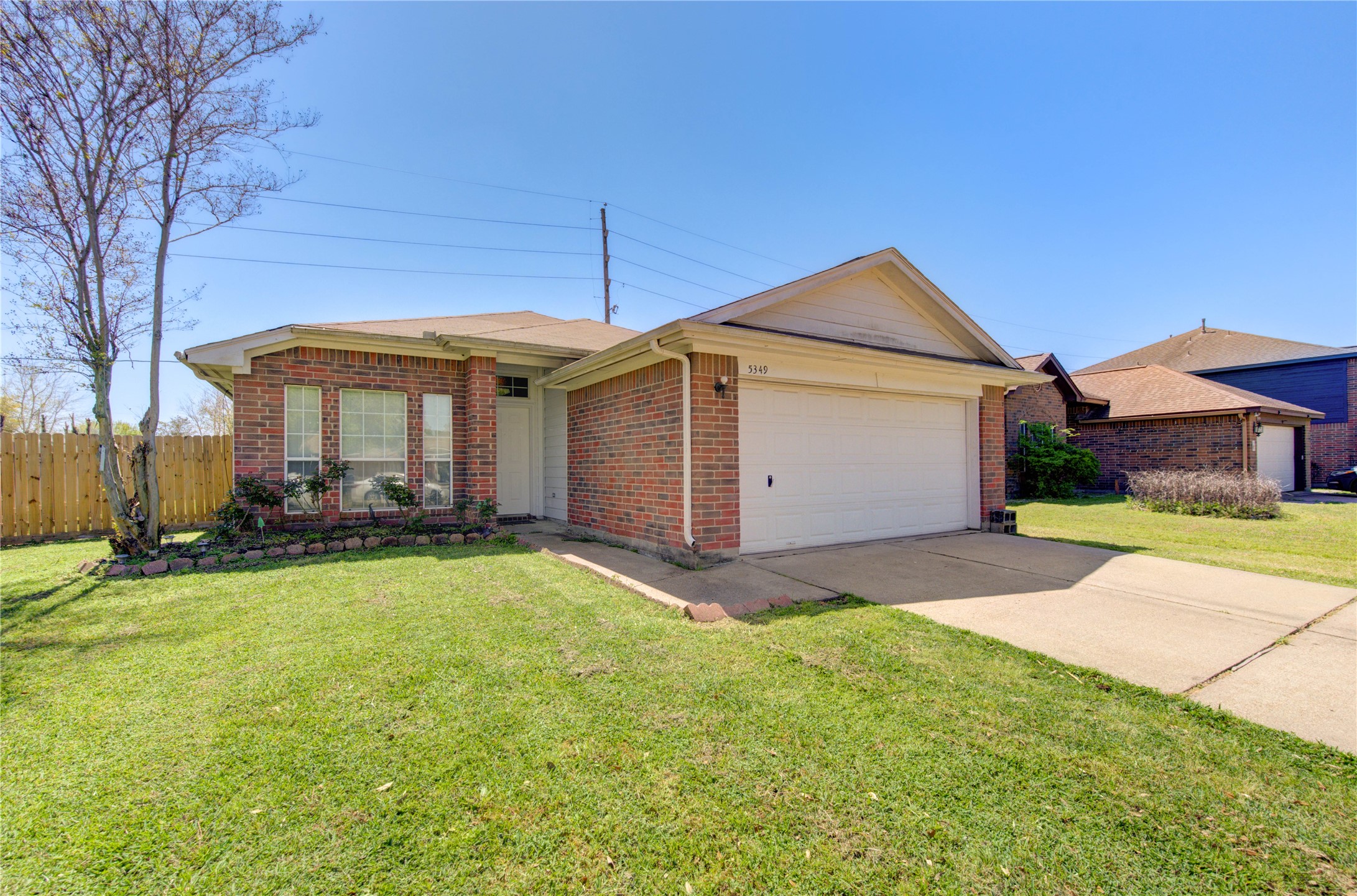 5349 Pinewood Terrace Property Photo 4
