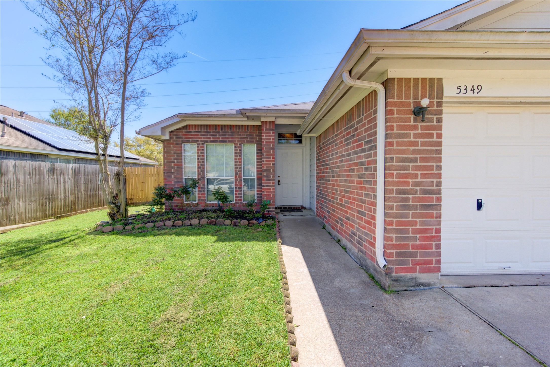 5349 Pinewood Terrace Property Photo 5