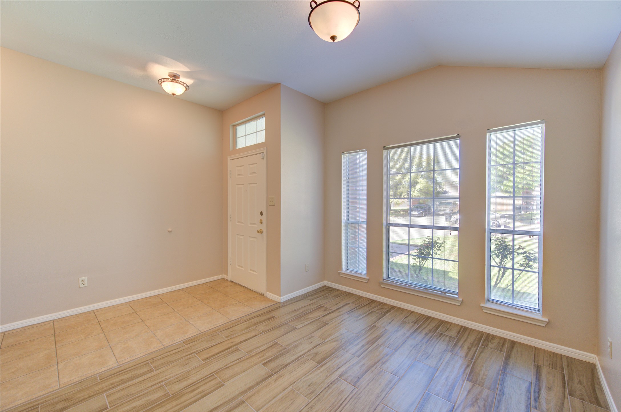 5349 Pinewood Terrace Property Photo 8