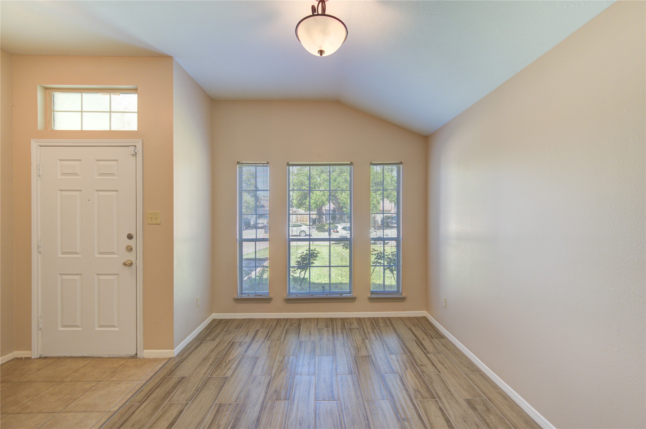 5349 Pinewood Terrace Property Photo 9