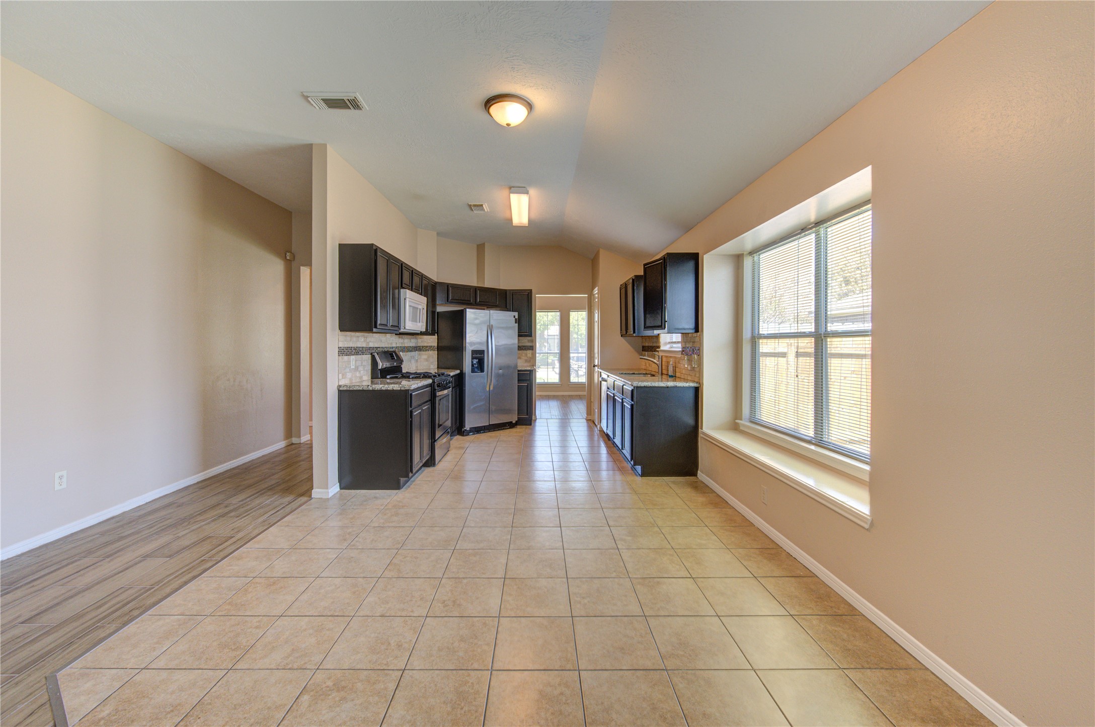 5349 Pinewood Terrace Property Photo 12