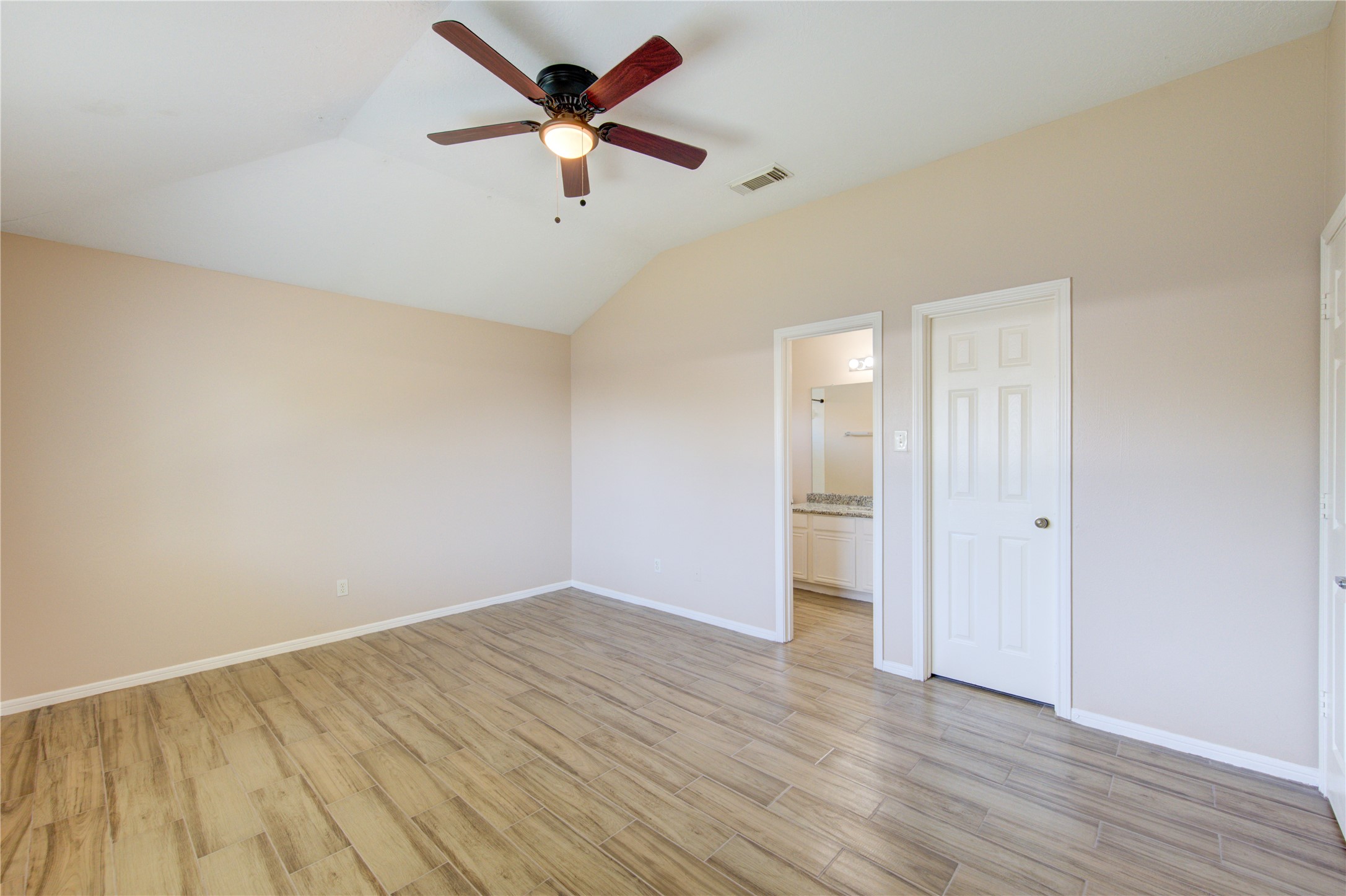 5349 Pinewood Terrace Property Photo 20