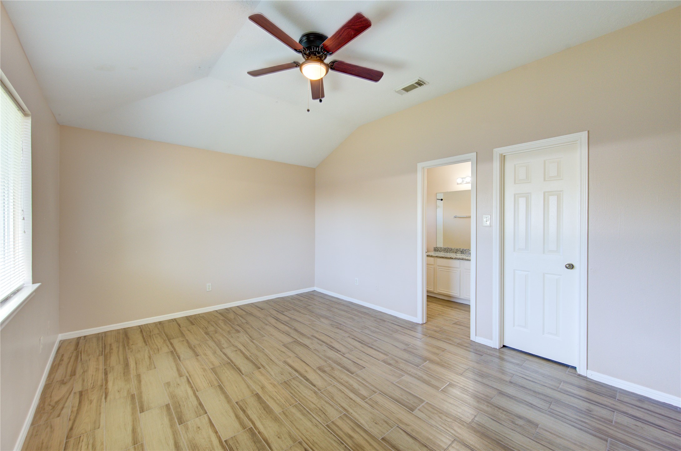 5349 Pinewood Terrace Property Photo 21