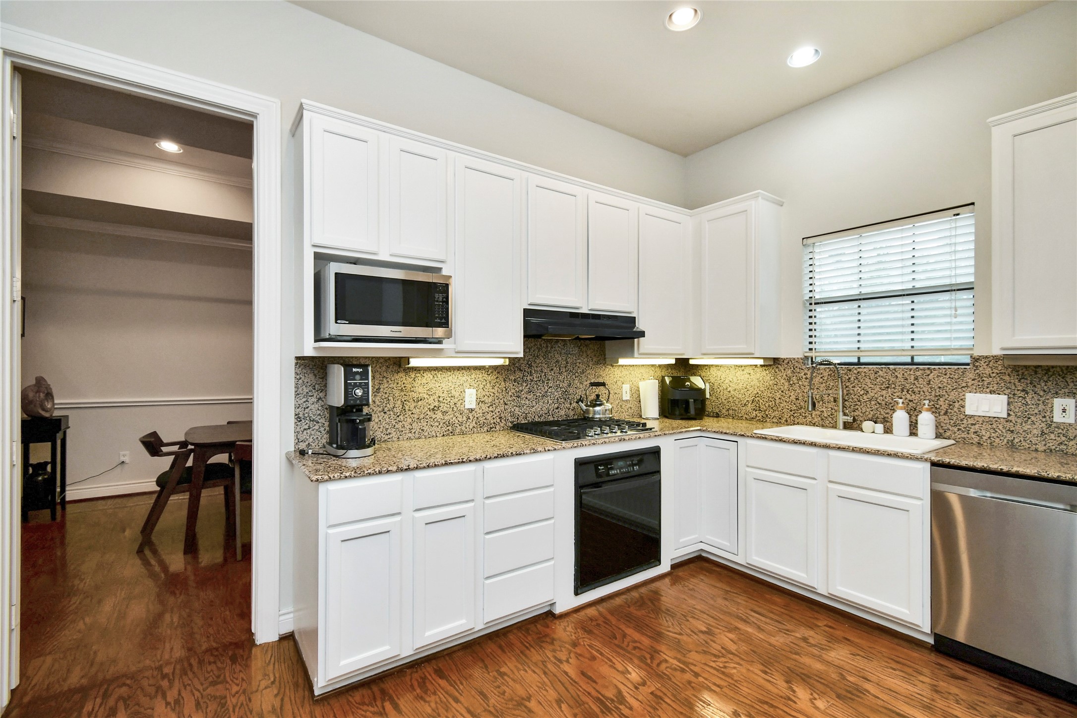 2820 Bering Drive Property Photo 8