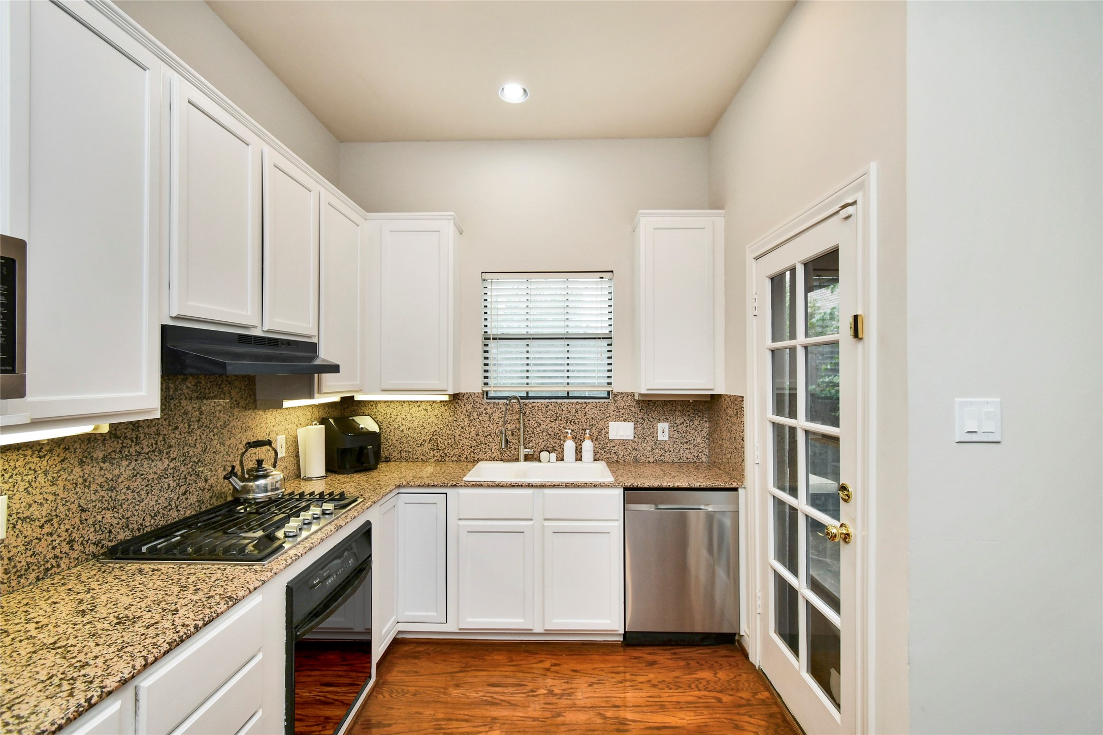 2820 Bering Drive Property Photo 10