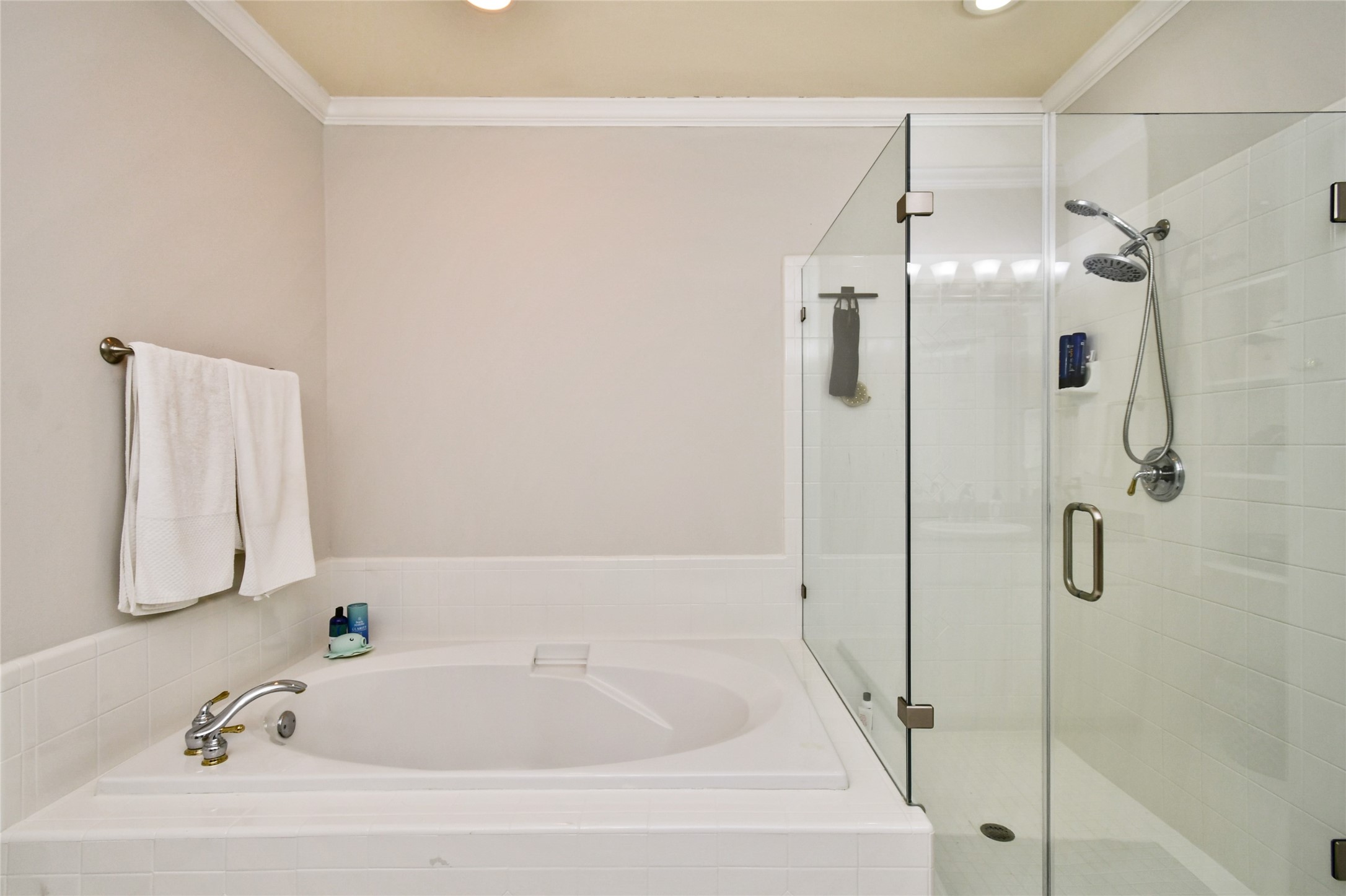 2820 Bering Drive Property Photo 20