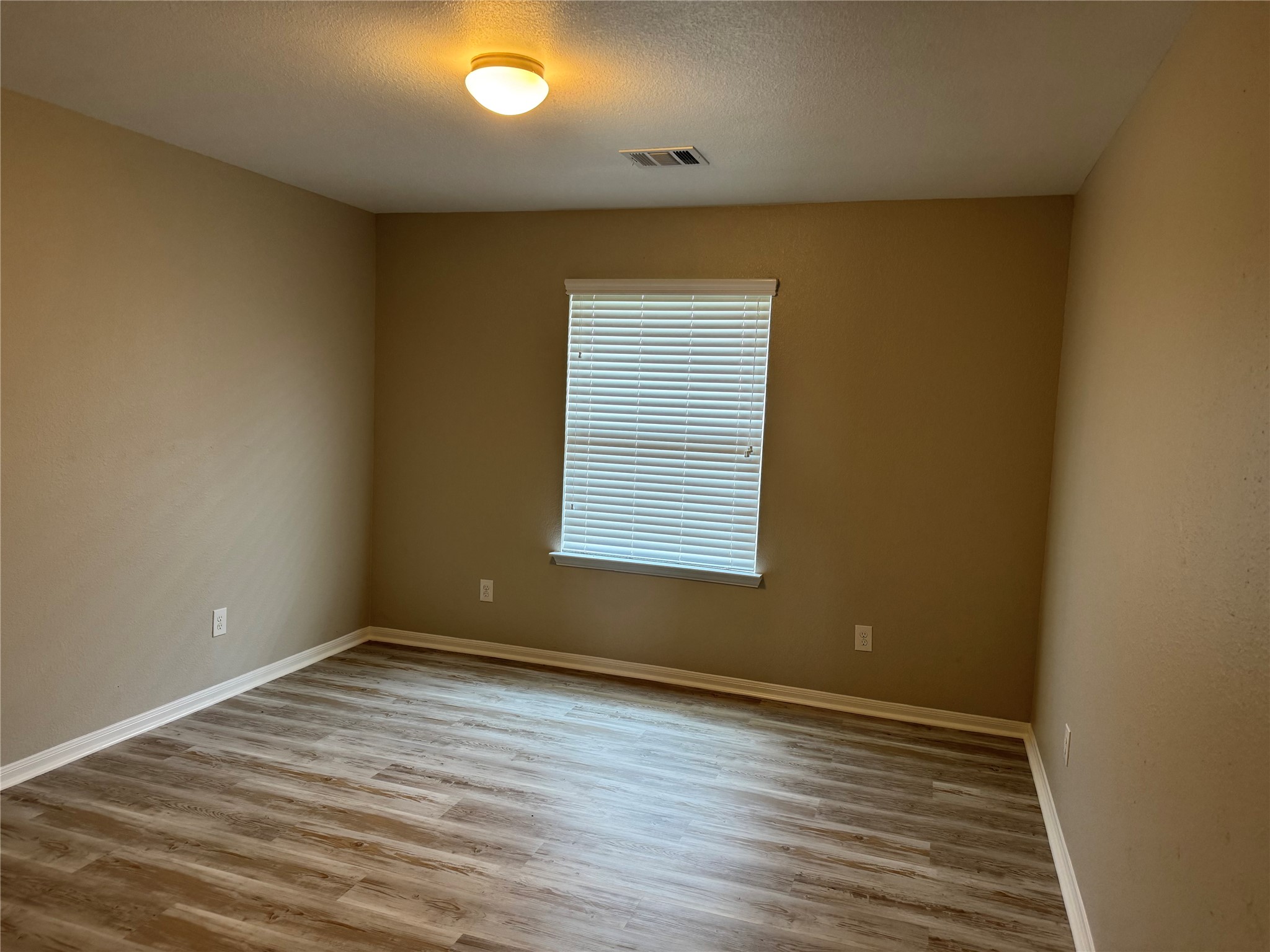 2487 Saddlecreek Property Photo 13